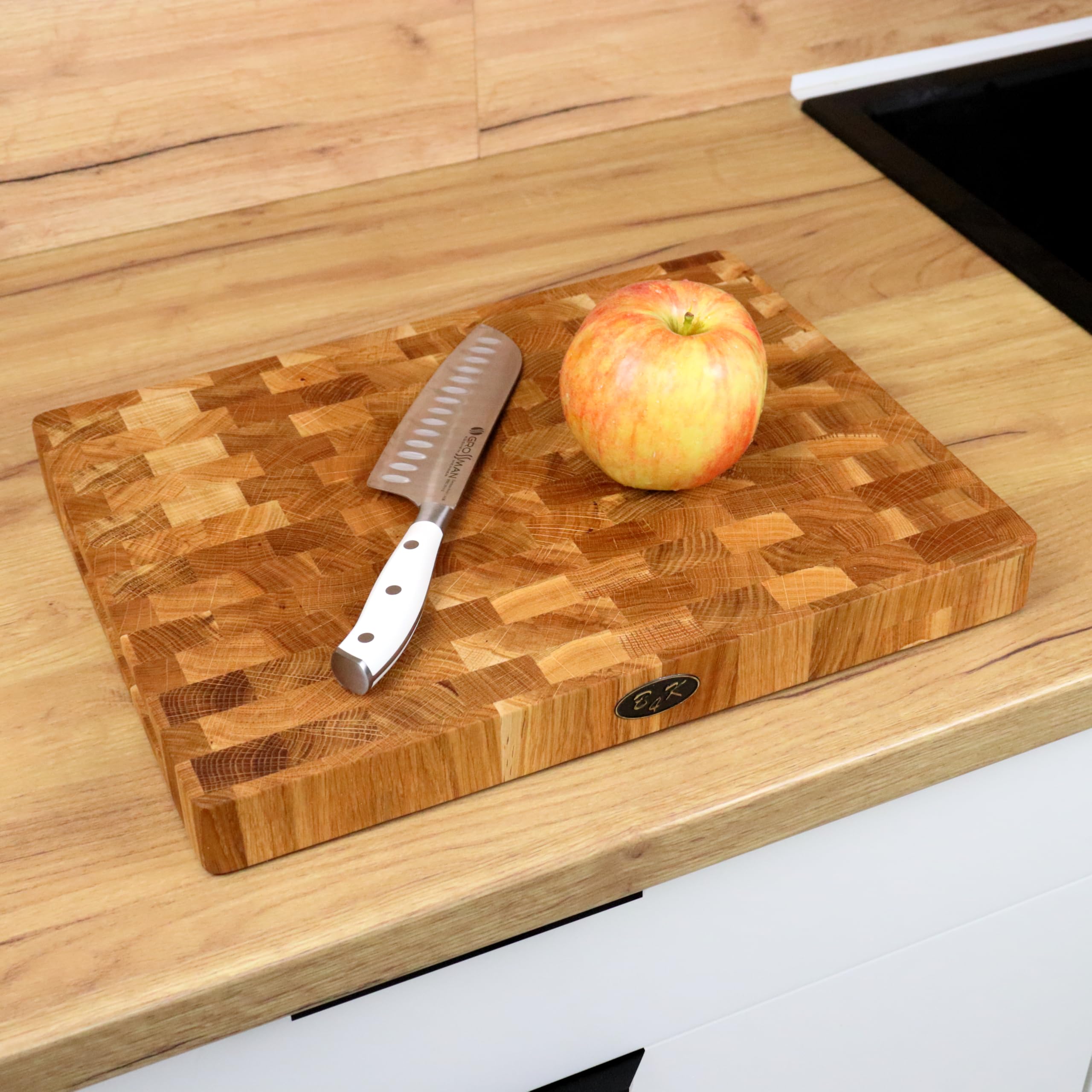 B4K® Tagliere in Legno di Quercia Massiccio 40x30x4 cm, Antibatterico, con Manici e Piedini in Silicone, Perfetto per Cucina, Carne e Barbecue