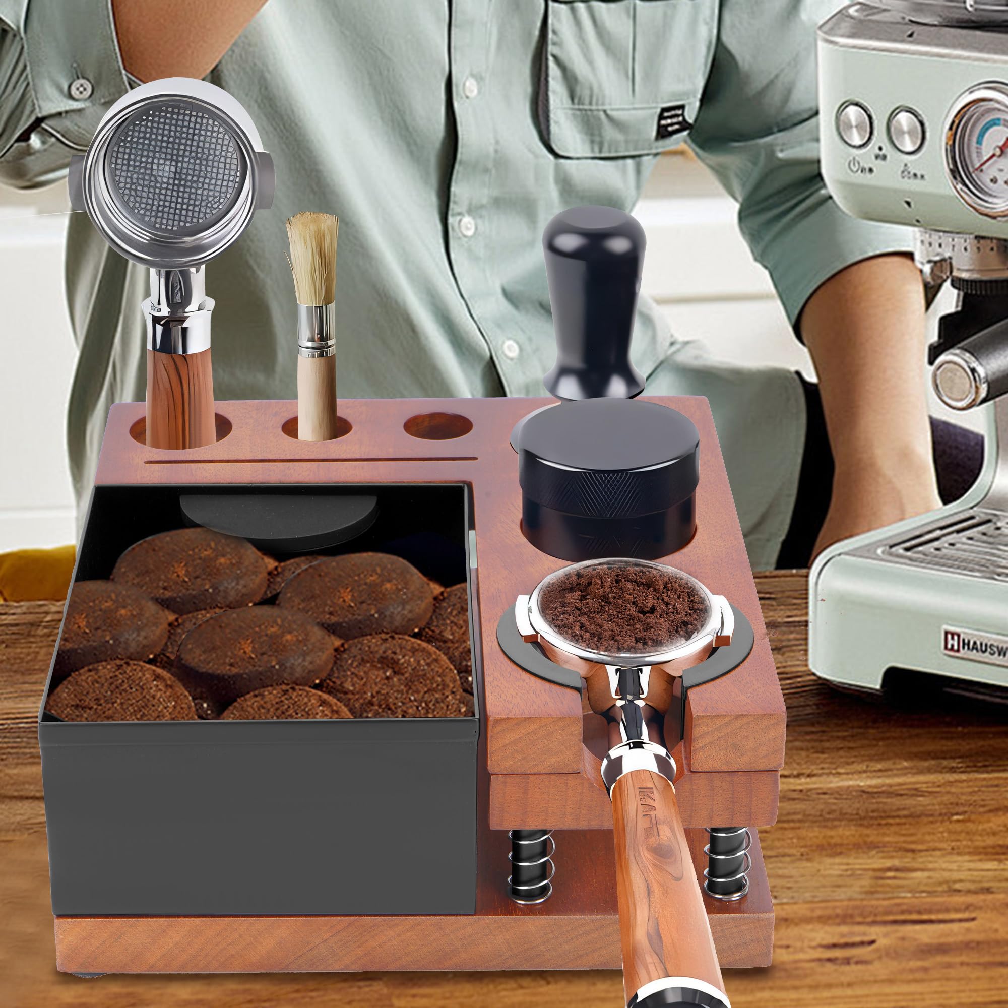 Espresso Knock Box - Estación de apisonamiento con 8 agujeros, 4 ranuras para tarjetas, caja organizadora de café expreso de madera maciza, apta para distribuidores de 51 a 58 mm, accesorios