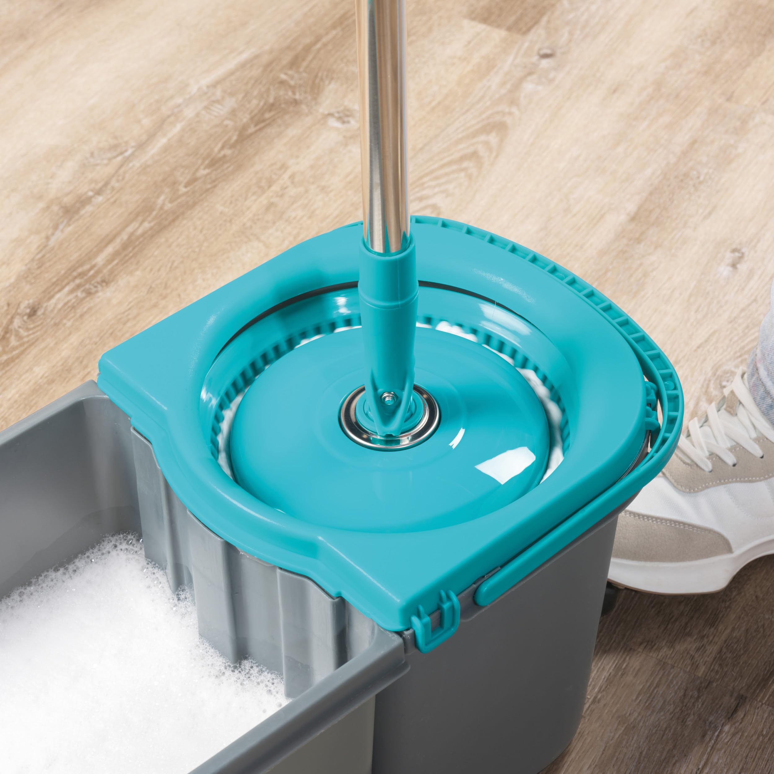 Beldray Antibac - Mopa giratoria con cubo, cubo de fregona de doble compartimento, agua limpia y sucia, 2 asas para una fácil maniobrabilidad, función de giro activada por pedal, cabezal de fregona de