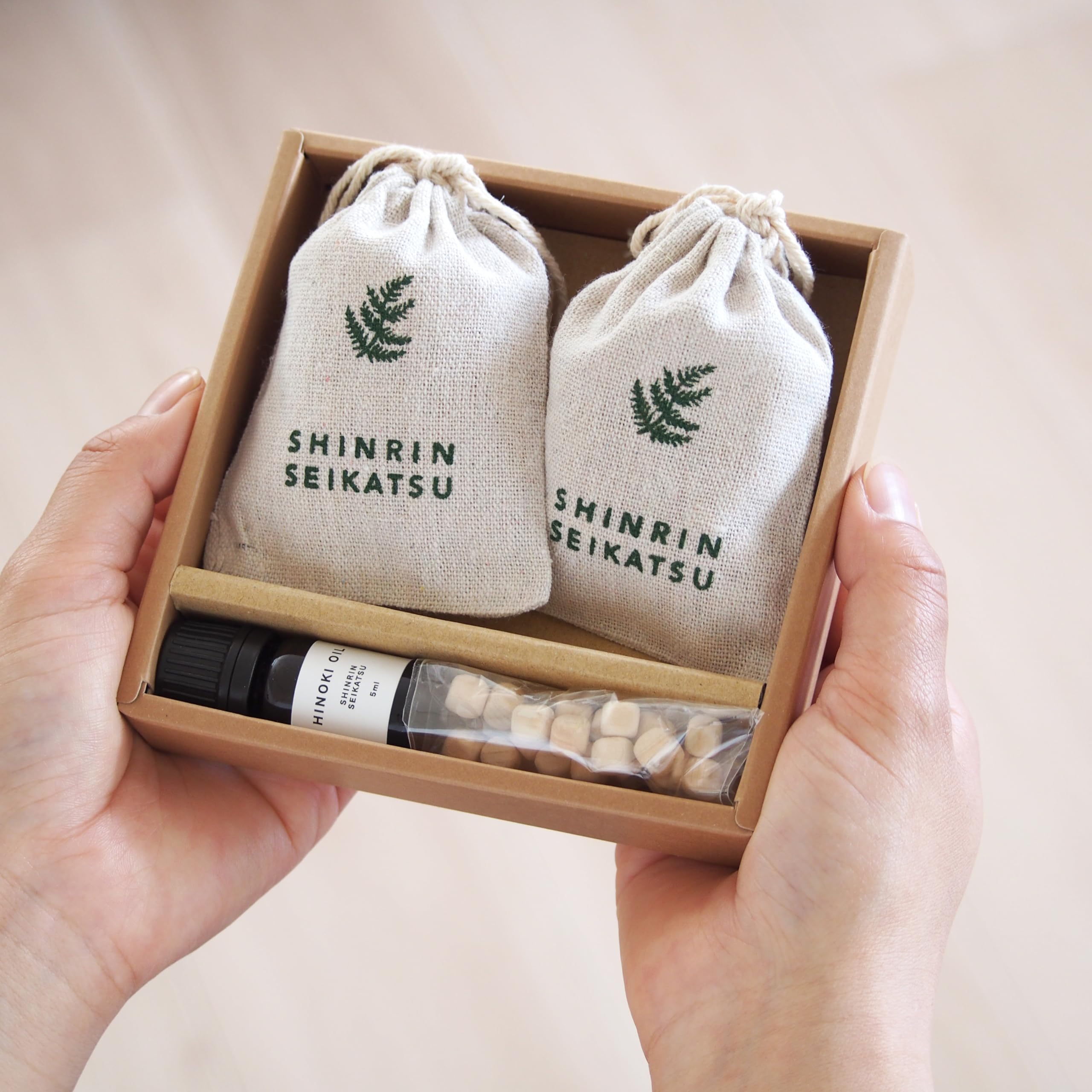 Amazon.co.jp: ひのきチップのサシェとひのきオイルのギフトセット
