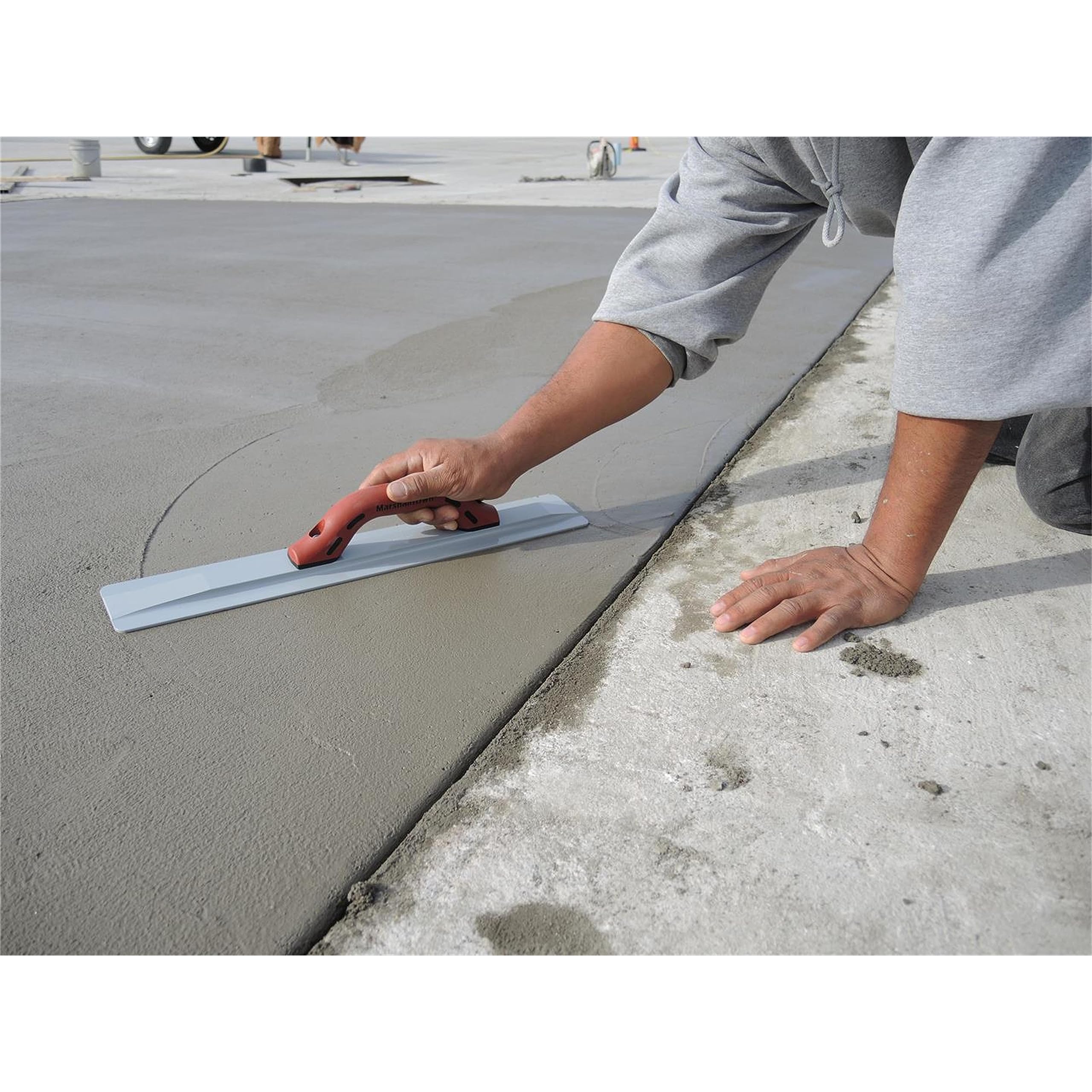 Raddrizzatrice a mano Marshalltown con impugnatura Durasoft, in magnesio, per pavimento e calcestruzzo, dimensioni della raddrizzatrice: 305x79 mm