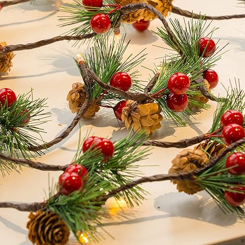Miniatura 8 de FUNPENY Guirnalda de luces de piñas de Navidad, 6.56 pies, 20 agujas de pino LED, bayas rojas, guirnalda de luz de otoño, decoración interior y