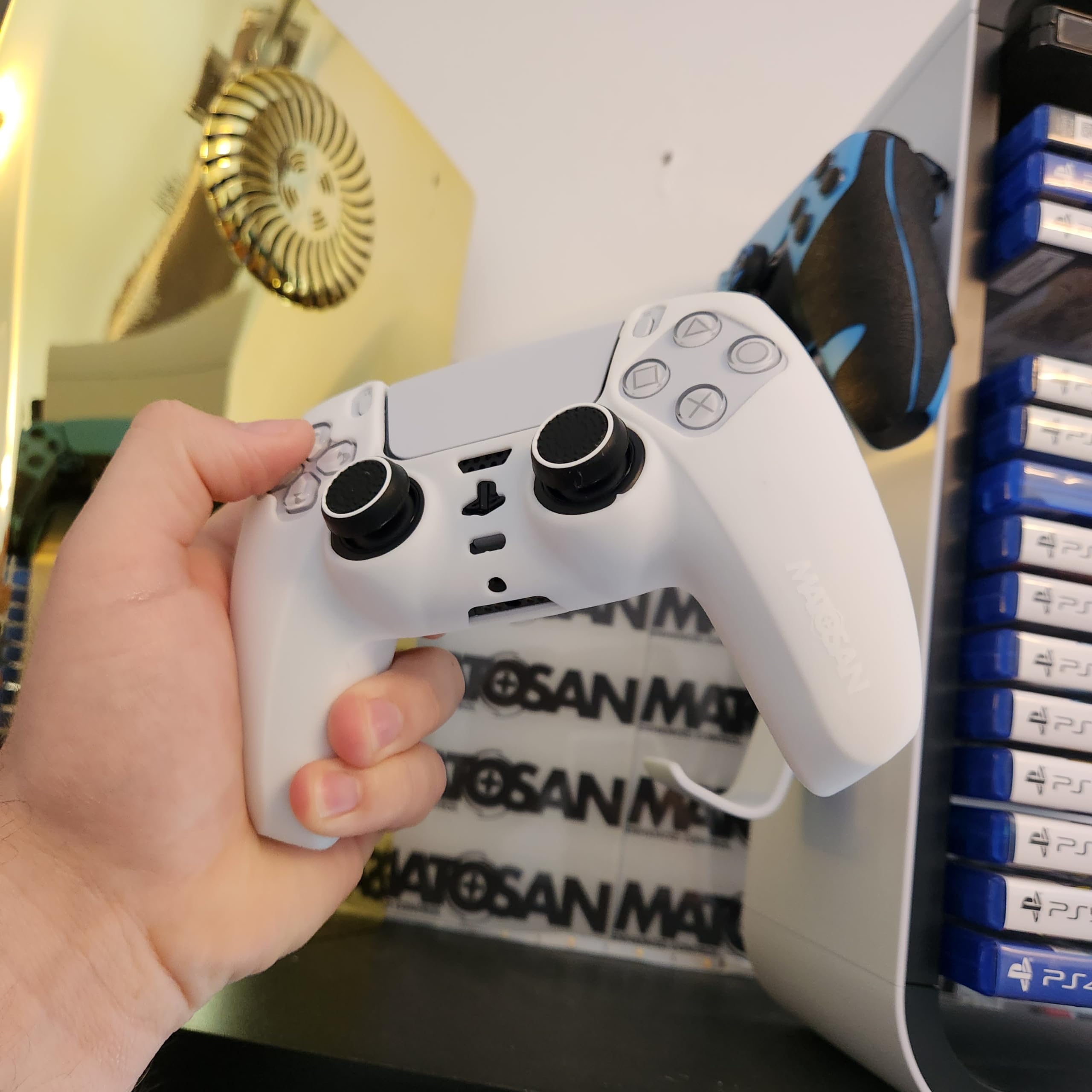 MatoSan® Funda para Mando de PS5 con Agarre – Funda y Cubierta de, Funda Antideslizante para un Mejor Control – Incluye Tapas de Agarre precisas, Ideal para Accesorios de Controlador PS5
