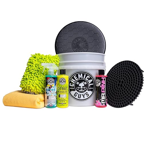Chemical Guys HOL_128 Car Cleaning Kit, with Car Wash Soap, Car Wash Bucket and 16oz Car Care Cleaning (8 Items)