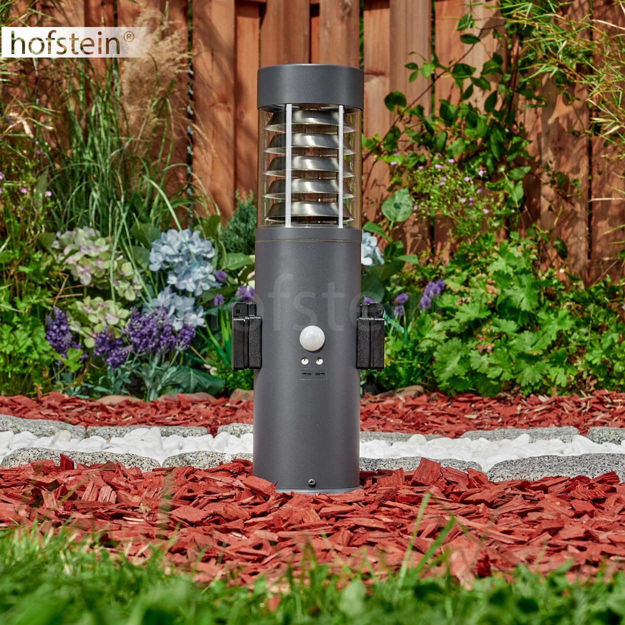HOFSTEIN Wegeleuchte Dakar, Außenwegeleuchte mit Bewegungsmelder und 2 Steckdosen aus Metall/Kunststoff in Anthrazit/Klar, Außenleuchte für Garten, Außenbereich, Hof, Terrasse, Höhe 40 cm, E27, IP44