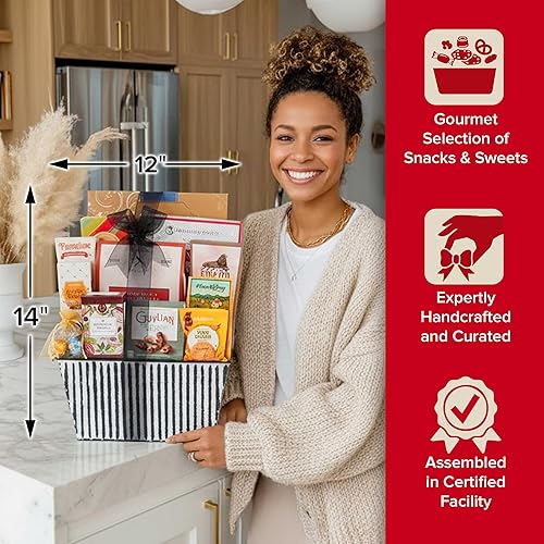 Miniatura 6 de Broadway Basketeers Cesta de regalo de aperitivos y dulces navideños – Cesta de Navidad para familias, hombres, mujeres, corporativos y amigos –