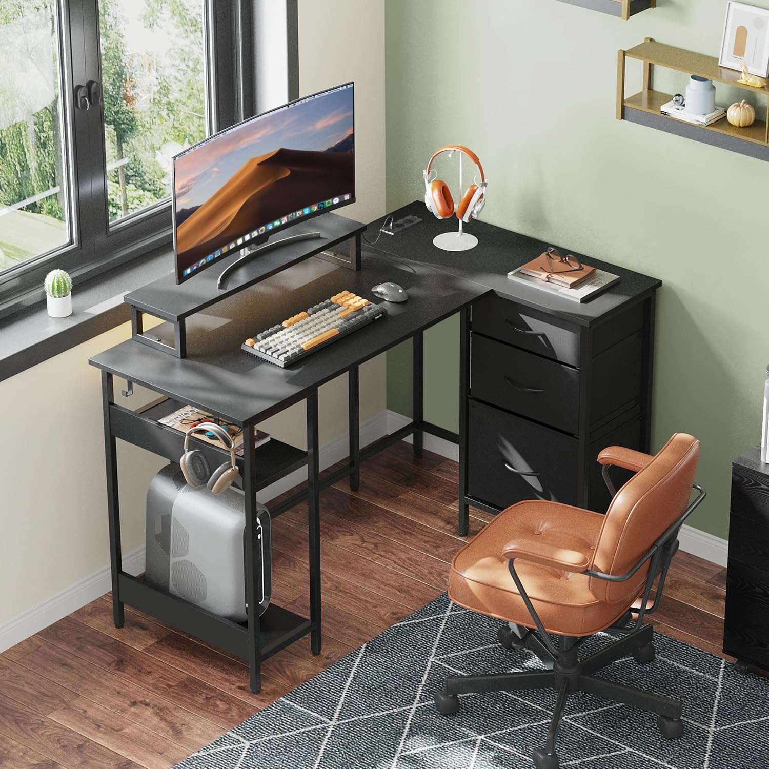DEVAISE Eckschreibtisch L Form 120 x 80 cm mit Schubladen mit Steckdose und USB, Computertisch mit Ablageflächen für Homeoffice, Gaming & Schlafzimmer, Schwarz