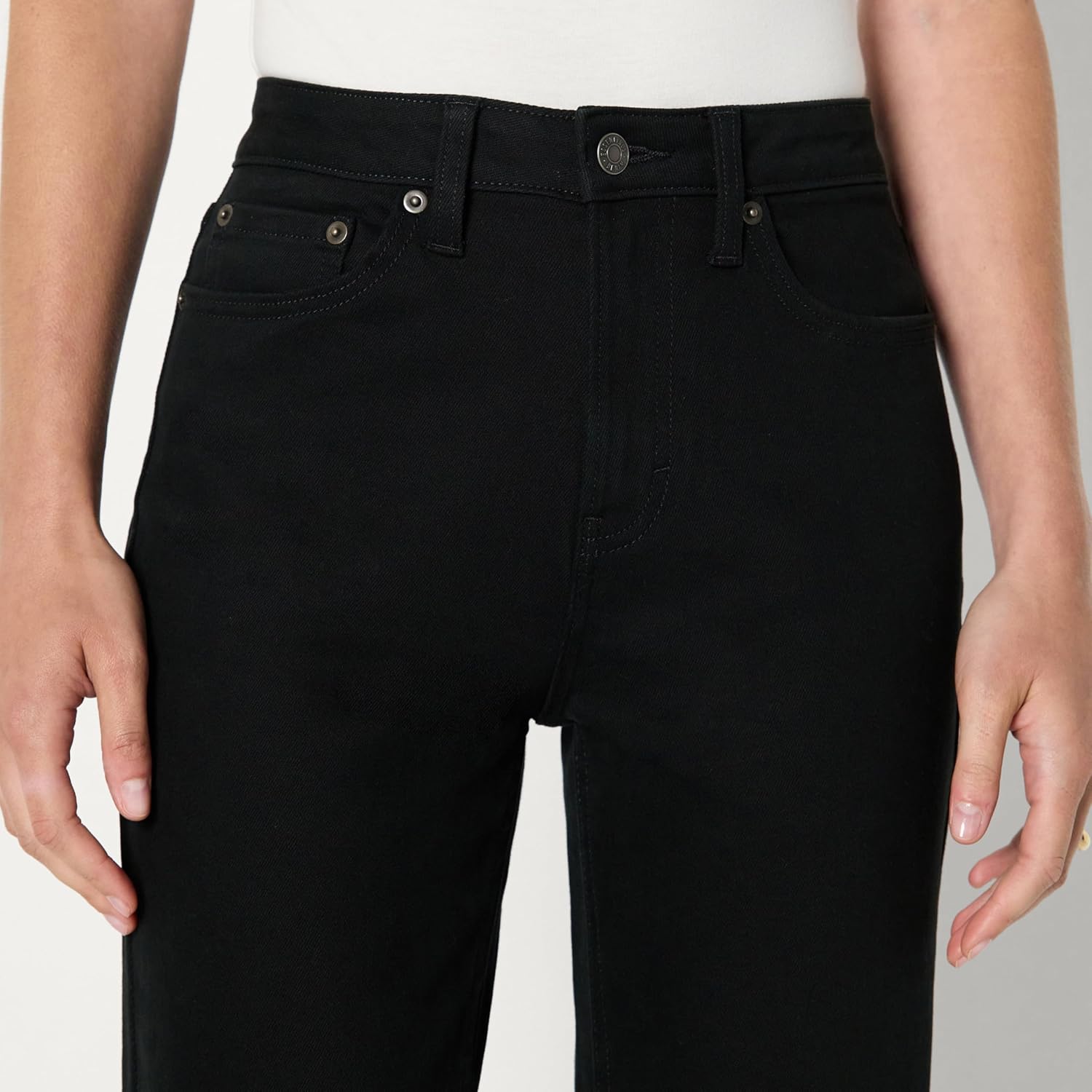 Amazon Essentials Women's High-Rise Straight Leg Jean - Image 5