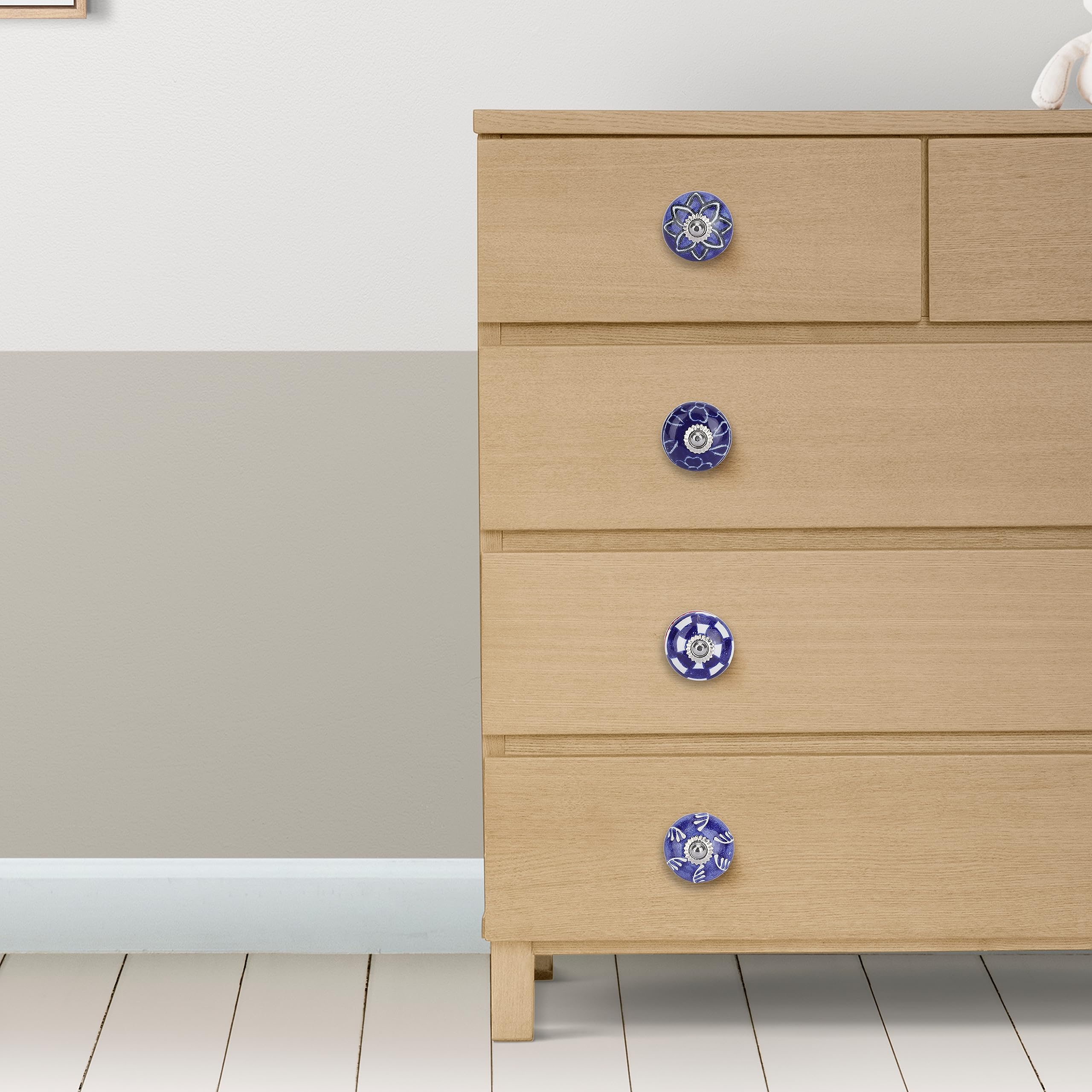Ajuny Set da 10 Pomelli Cucina in Ceramica Blu e Bianco – Dipinti a Mano, Finitura Lucida – Maniglie Decorative per Mobili, Ante di Armadi Cassetti di Cucina e Bagno – Viti Incluse