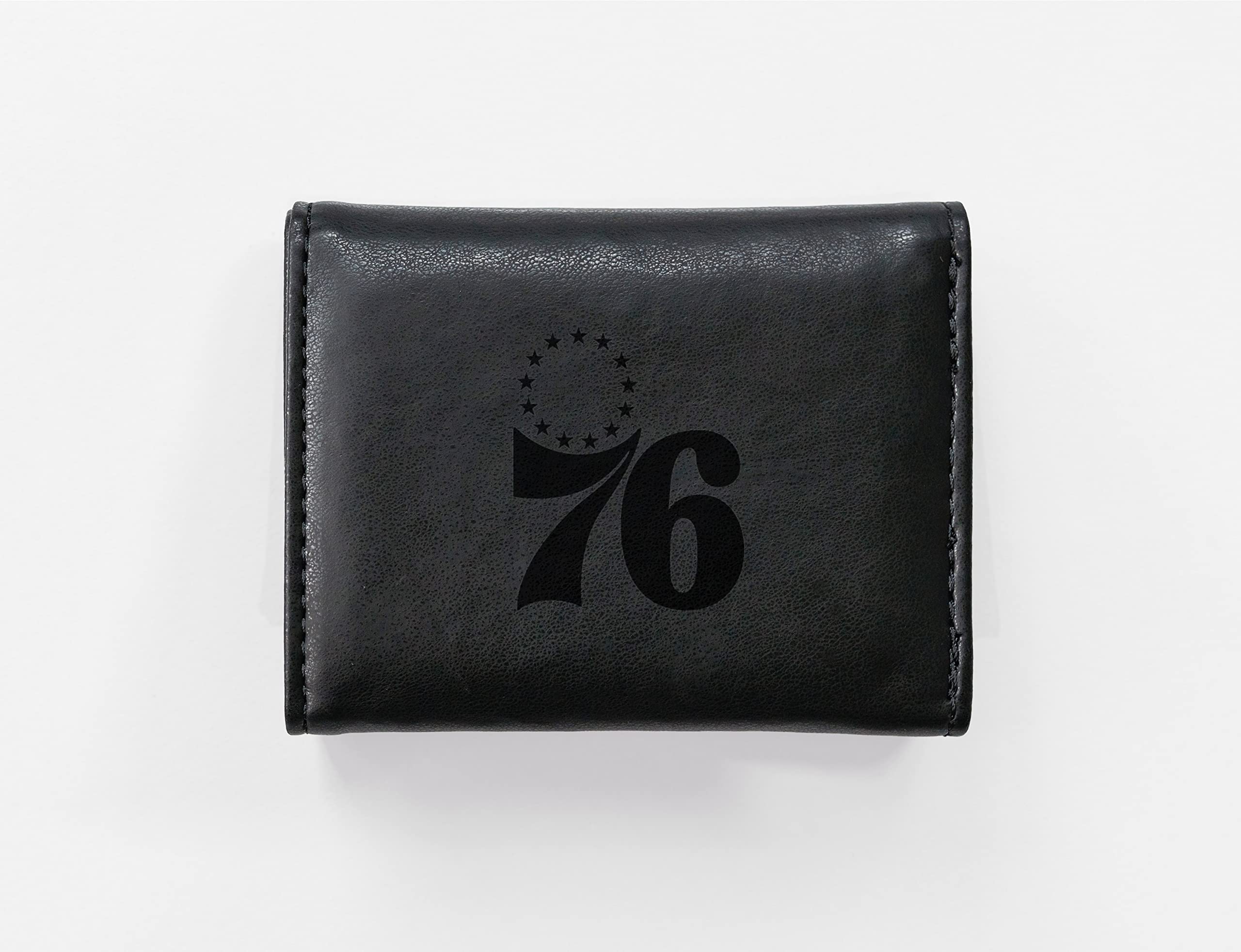 Rico Industries NBA - Billetera Plegable con Tres Pliegues Grabados con láser, Color Negro