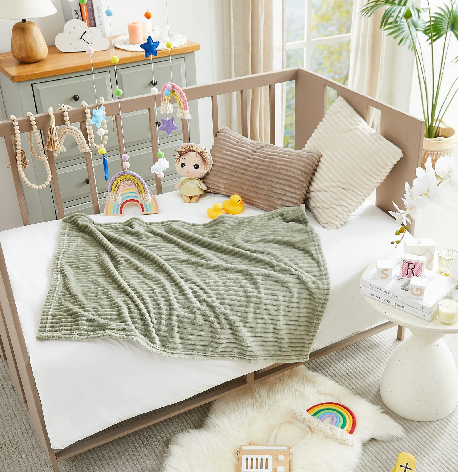 Geniospin Fleece Throw Blanket, 280GSM Extra Soft Lightweight Blanket with Strip, Plush Fuzzy Cozy Blankets and Throws for Couch, Bed, Sofa Cozy, Warm and Breathable (Sage Green, 30x40 inches)