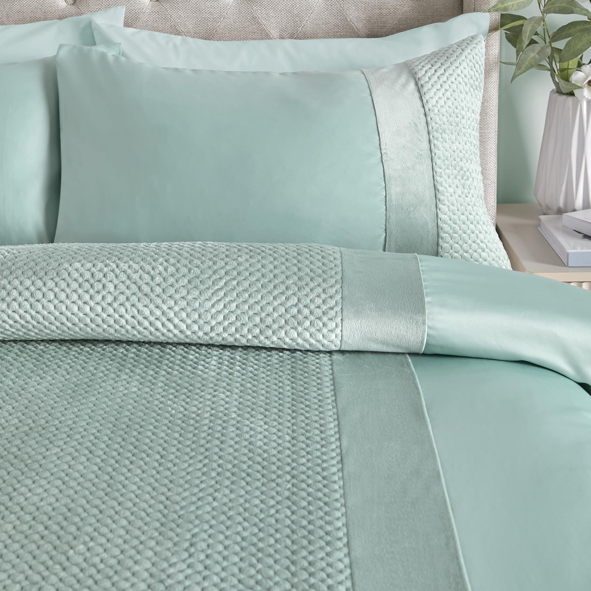 SOIREE Duck Egg Quilted Velvet & Satin Duvet Cover – King Size (230 x 220cm) – 2 Pillowcases Included – Luxury Bedding with Pinsonic Pattern – Soft Duck Egg Blue Bed Set