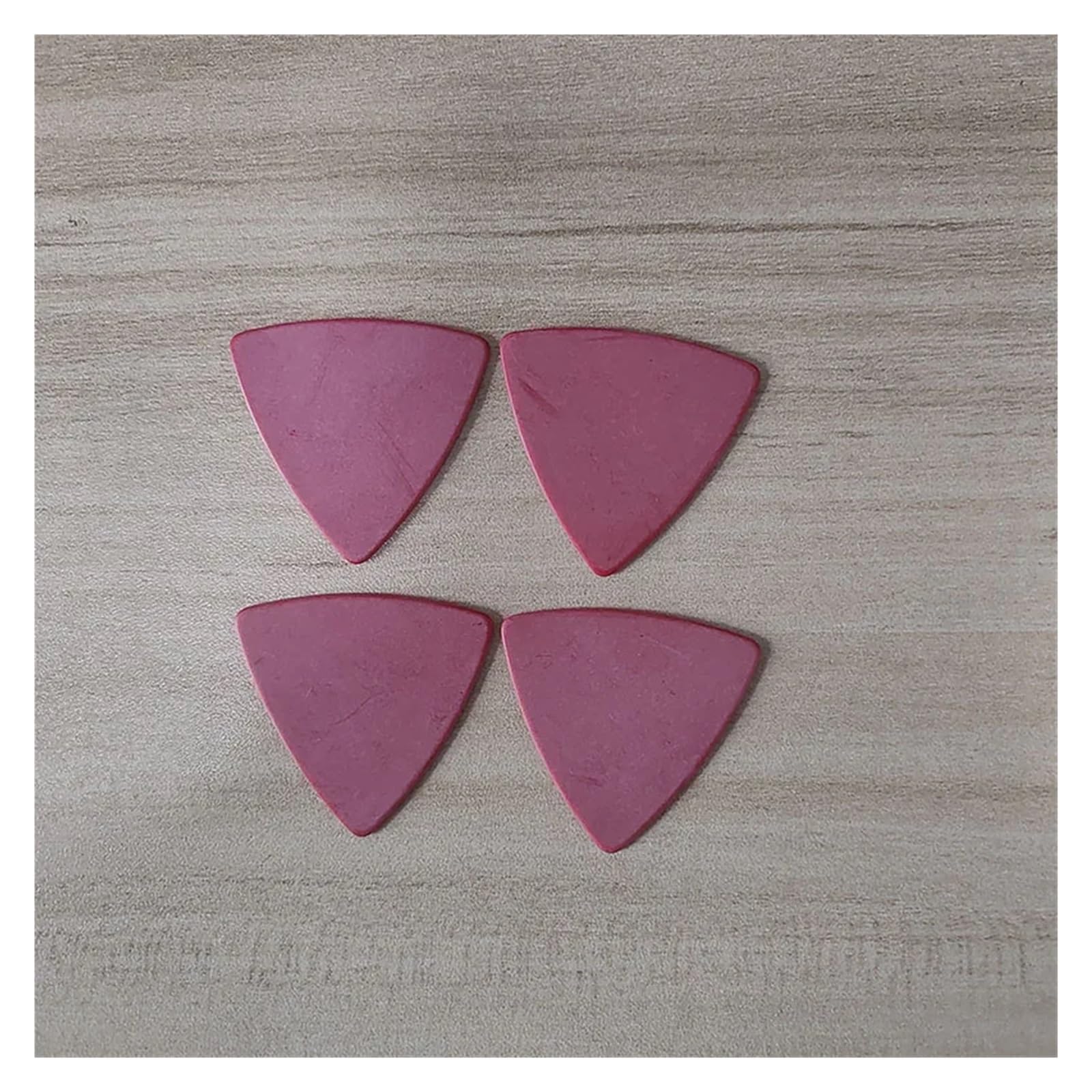 Plettri For Chitarra Triangolari Da 100 Pezzi, 1,0 Mm, Rosso | Plettri for chitarra triangolari da 100 pezzi da 1,0 mm - superficie opaca rosso scuro non stampato