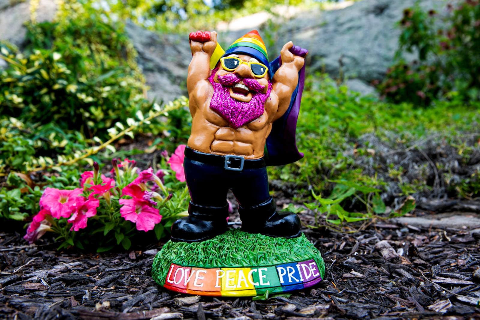 BigMouth Inc. Pride Gartenzwerg 22,9 cm – Lustige Gartenzwerge – wetterfester Rasenzwerg, Hofzwerg, Veranda-Zwerg – Neuheit Zwerg Statue für Gartenzwerg Dekor – Lustiges Gag Geschenk, süßes
