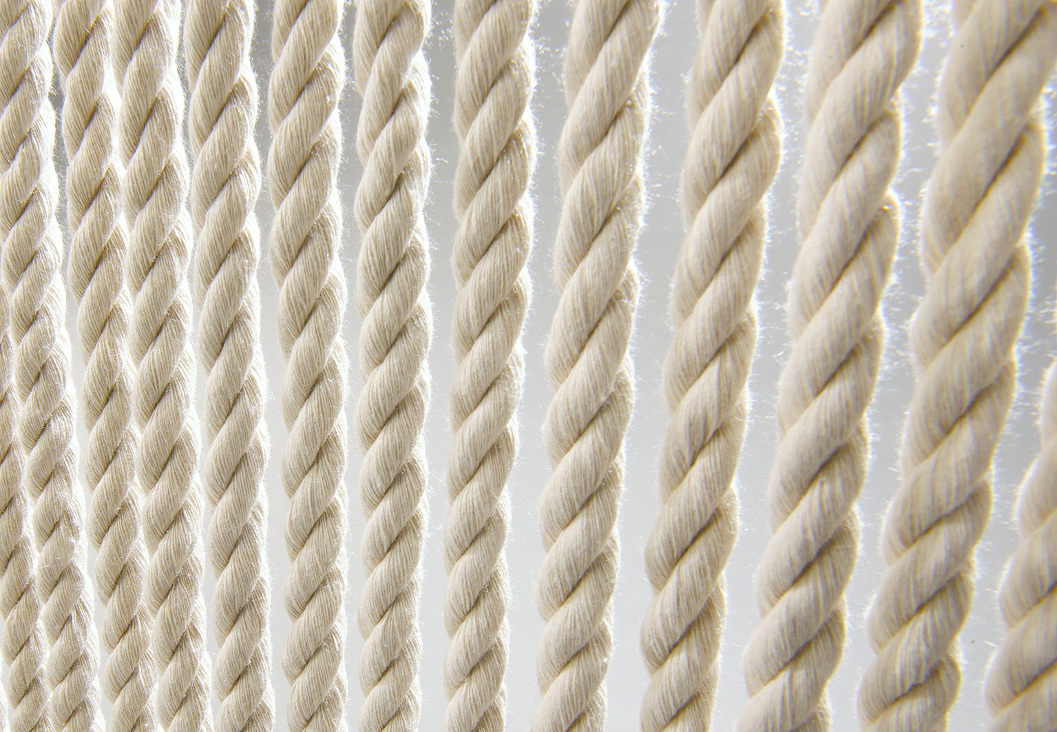 Kobolo Seilvorhang MARITIM 90x195/200cm beige, Türvorhang mit 54 Strängen je 1cm, Fadenvorhang als Insektenschutz & Raumteiler, dekorativer Schnurvorhang, für Balkon und Terrasse