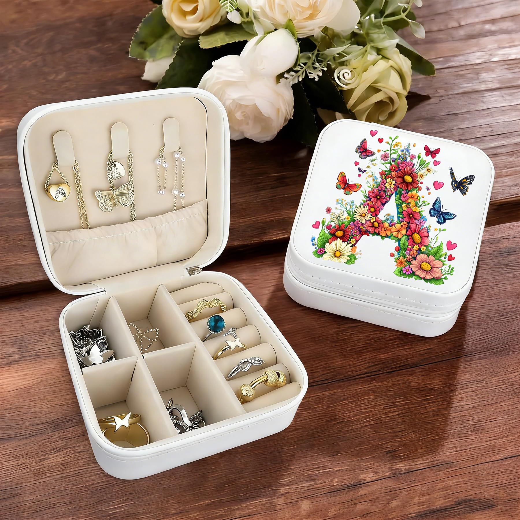 Joyero con monograma portátil, caja de joyería compacta blanca, estuche de viaje organizador de viaje, caja de almacenamiento para collares, aretes, anillos, pulseras (letra A) — view 3