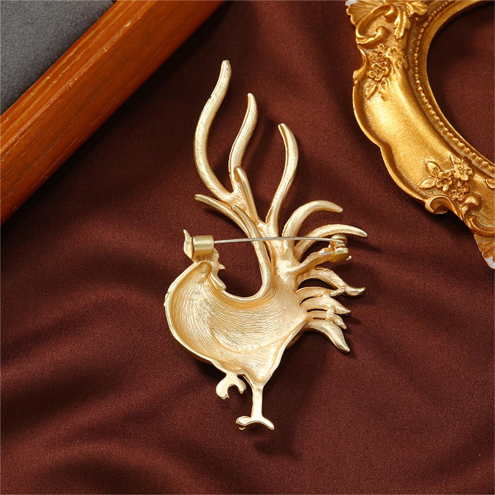 Broche creativo de pollo dorado del zodiaco para hombres y mujeres, pin de animal retro para decoración de chaqueta de traje