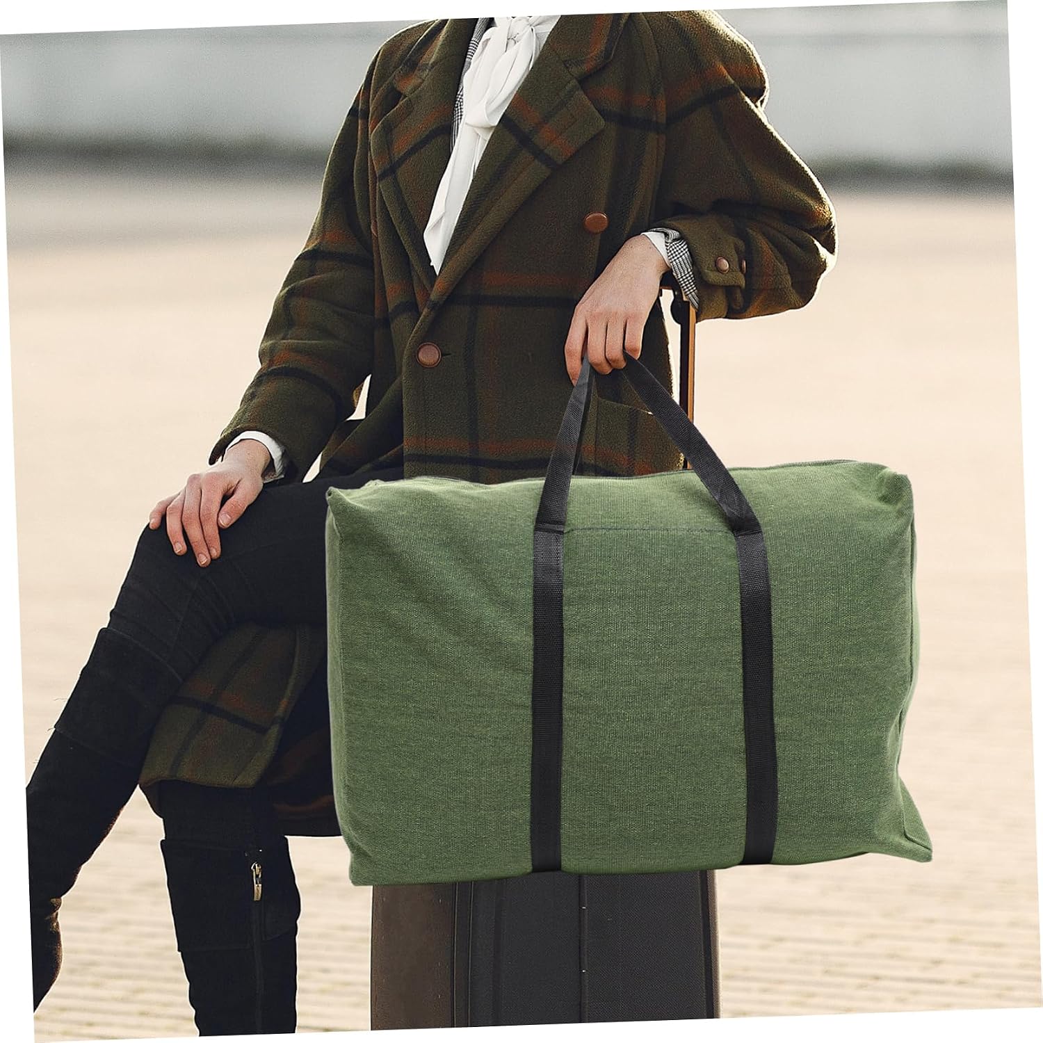 Large Olive Green Canvas Travel Duffle Bag Extra Large Household Quilt Bag with Smooth Zipper Durable Handles and Spacious Capacity for Home and Travel