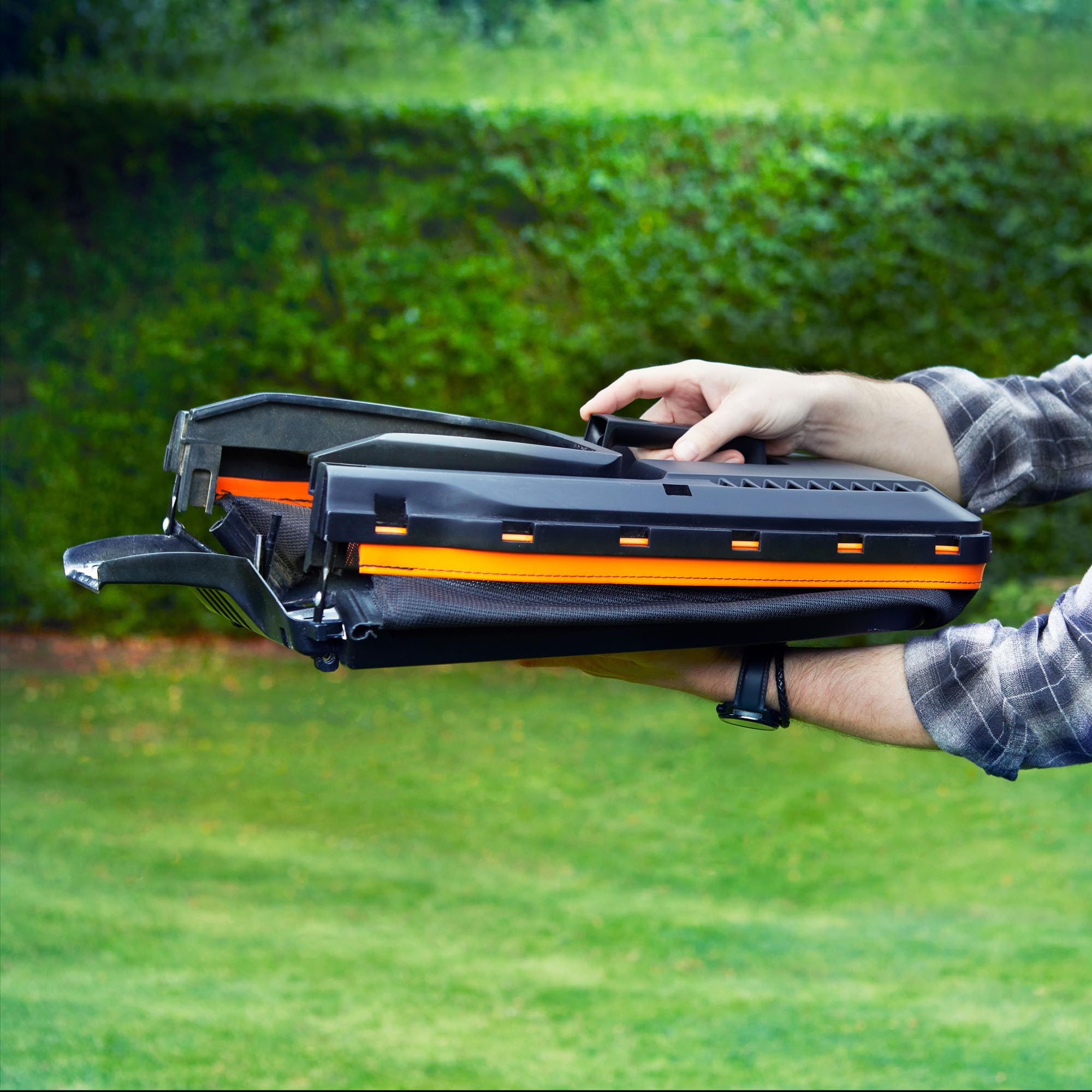 LawnMaster Tosaerba a batteria da 48 V, 46 cm, set di 2 batterie MX 24 V 4,0 Ah, 2 caricatori rapidi, rullo posteriore, espulsione laterale dell'erba e funzione pacciamatura, tosaerba a batteria per