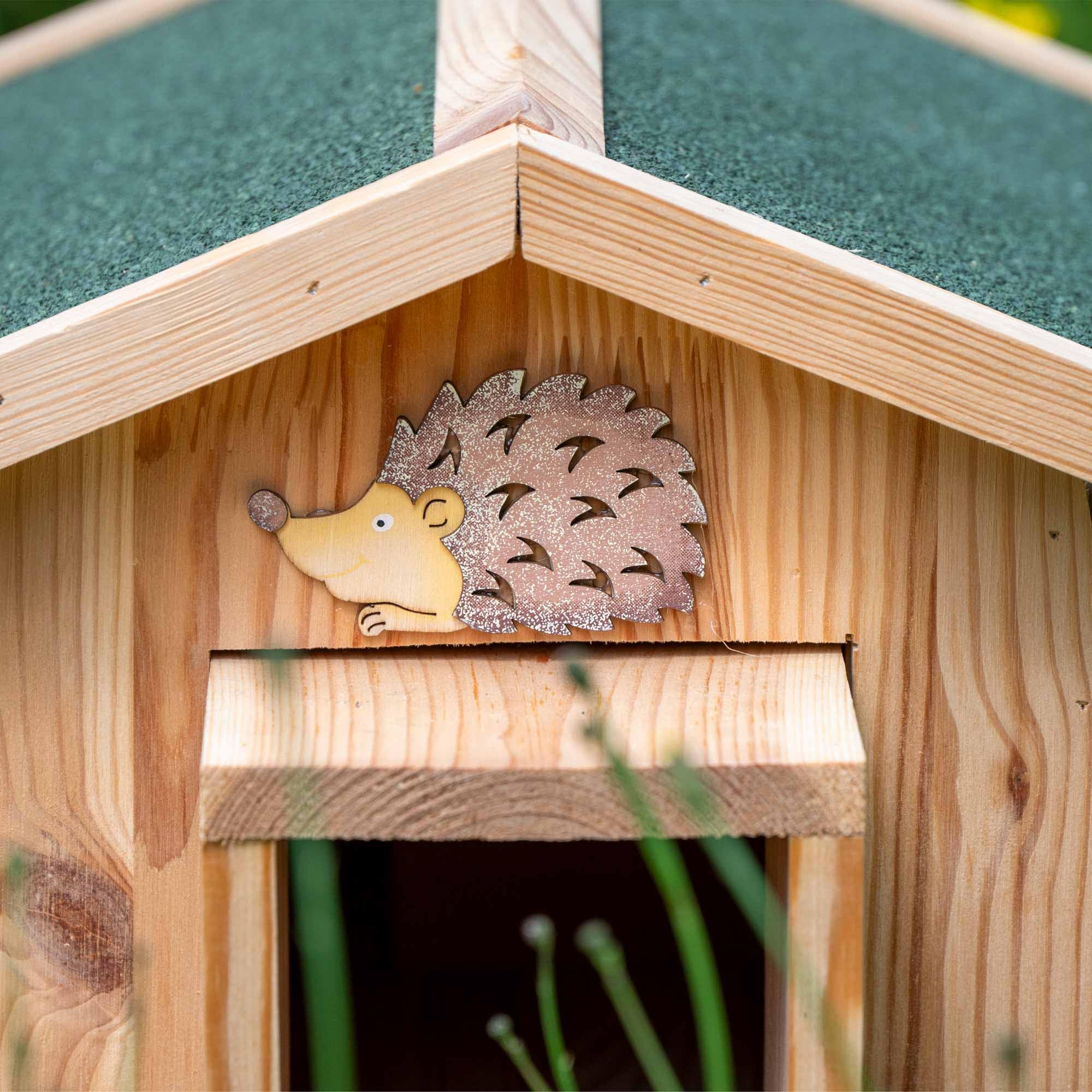 dobar® 22216e Igelhaus Mecki - Igelschlafhaus aus Massivholz - Igelhöhle für den Garten - Igelschlafplatz mit Schleuse - Igelhotel mit herausziehbarem Eingang - 54 x 35 x 26 cm - Grün