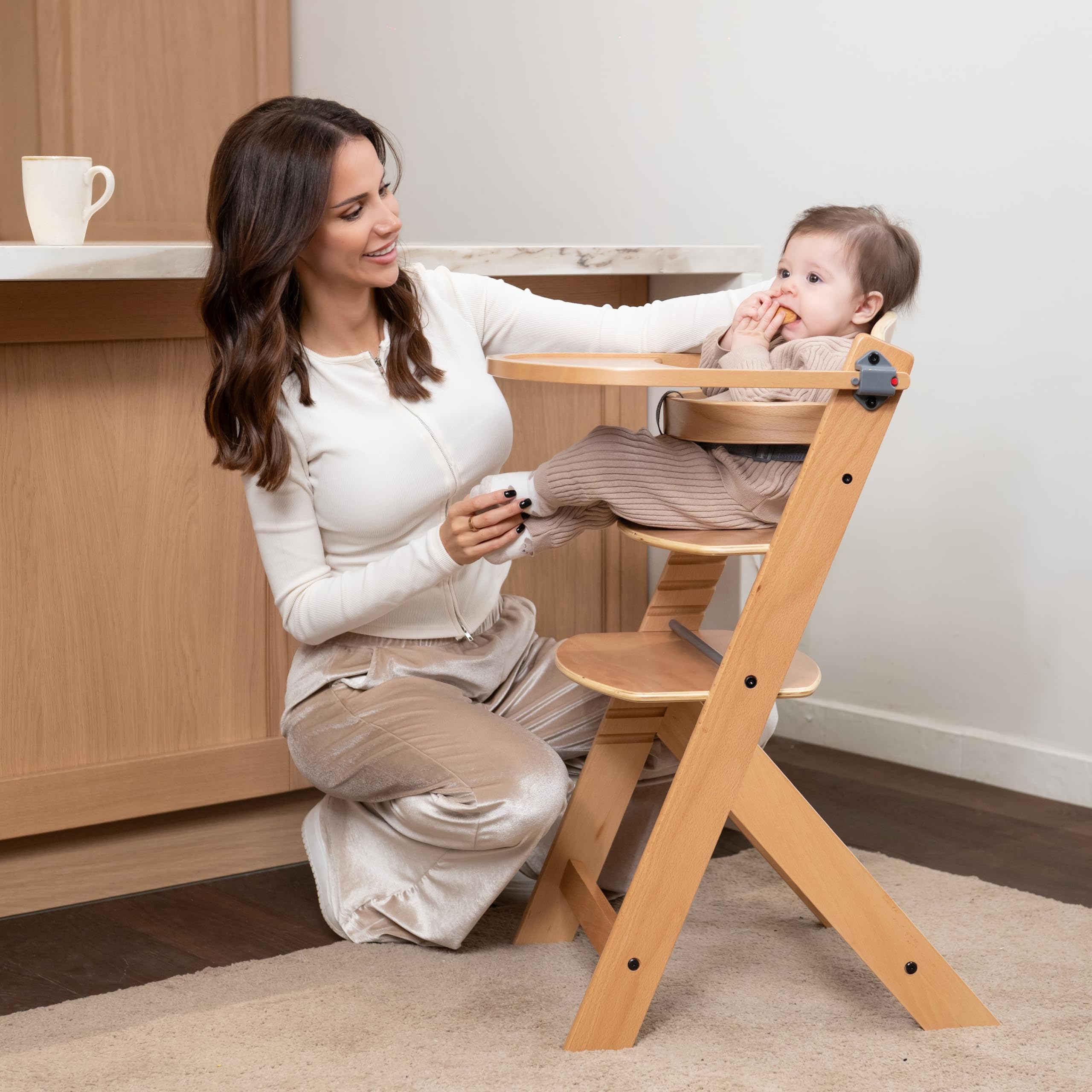 KikkaBoo Chaise Haute Bébé Évolutive en Bois NORDY, Bois de Hêtre, Réglable jusqu’à 35 kg, Plateau Amovible, Siège et Repose-Pieds Réglables, Harnais 3 Points, Bois