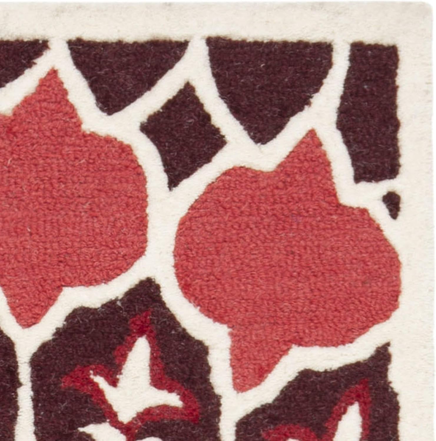 SAFAVIEH Bellagio Collection Accent Rug - 2' x 3', Red & Ivory, Handmade Medallion Wool, Ideal for High Traffic Areas in Entryway, Living Room, Bedroom (BLG610K)