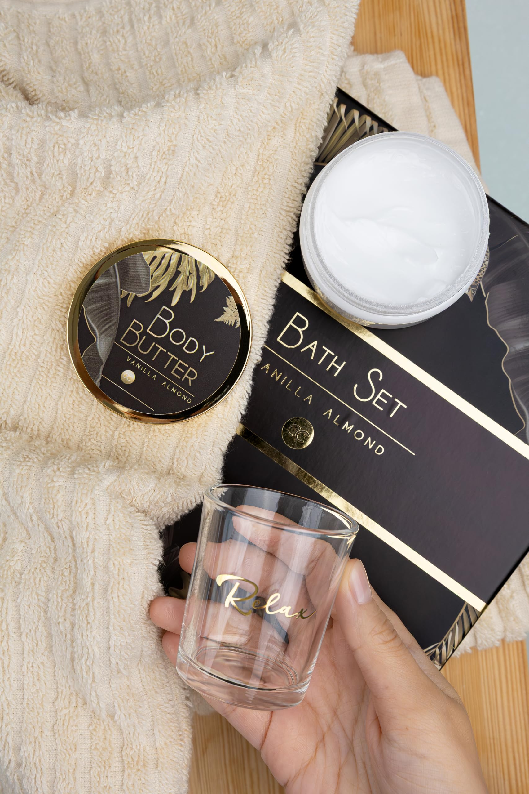 Accentra - Coffret cadeau luxe pour femme 5 pièces – Kit de bain cadeau avec bougie parfumée, savon, crème pour les mains, beurre corporel et bombe de bain – Kit bien-être pour femmes et filles pour