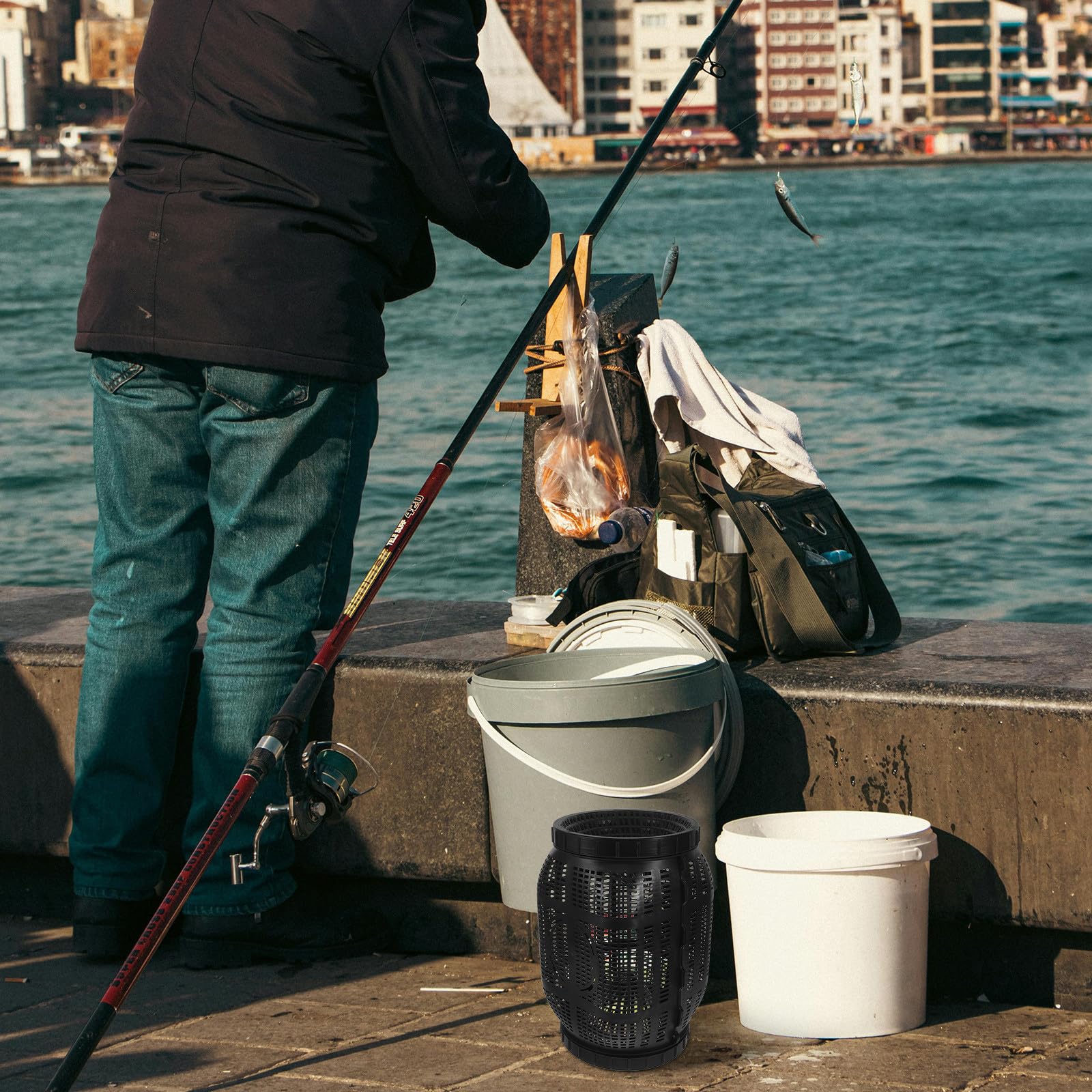ibasenice Jaula para Peces Grande Jaula de Red para Peces Redonda de Plástico Negra Anti-Escape para Lagos y Ríos Caja de Cría de Acuario para Capturar