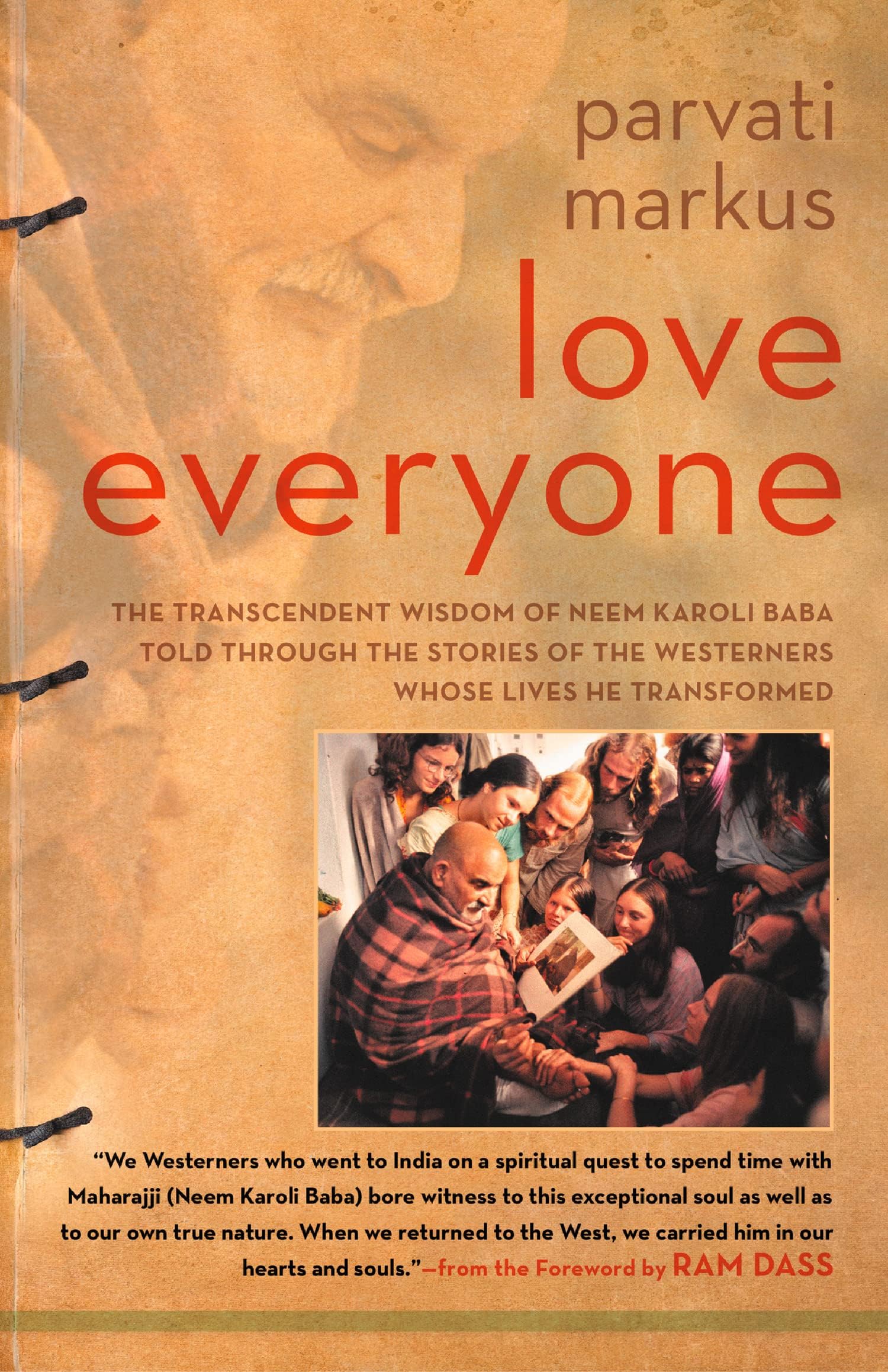 Love Everyone : The Transcendent Wisdom of Neem Karoli Baba Told Through the Stories of the Westerners Whose Lives He Transformed Paperback – 25 May 2023
