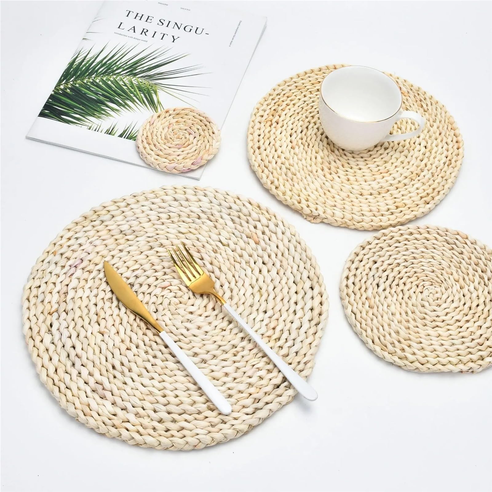 tkane rattanowe podkładki, Zestaw 4 rattanowych podkładek tkanych w różnych rozmiarach(15CM)