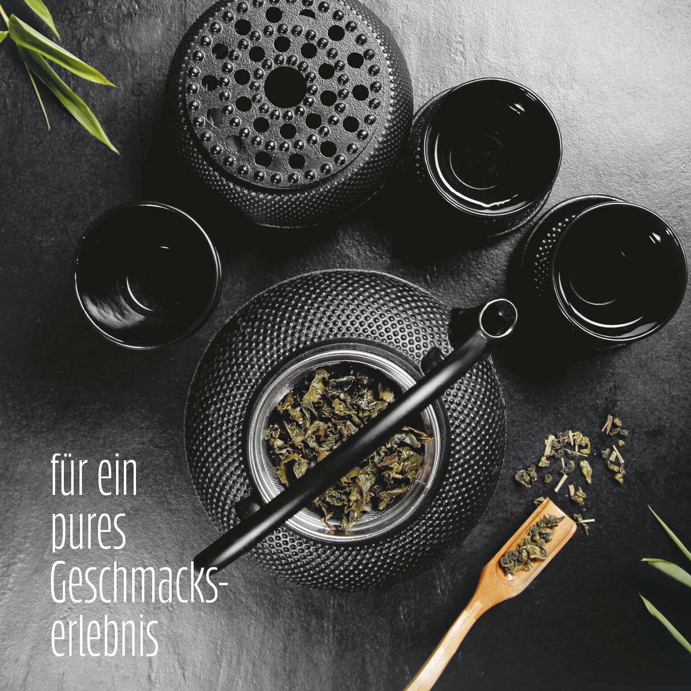 Lumaland Tee Set 12-teilig | 1,4 Liter Gusseiserne Teekanne Tetsubin | Stövchen aus Gusseisen | 4 Teebecher & 4 Untersetzer | Japanisches Teeset Inkl. Bambus Dosierlöffel & Edelstahl Sieb