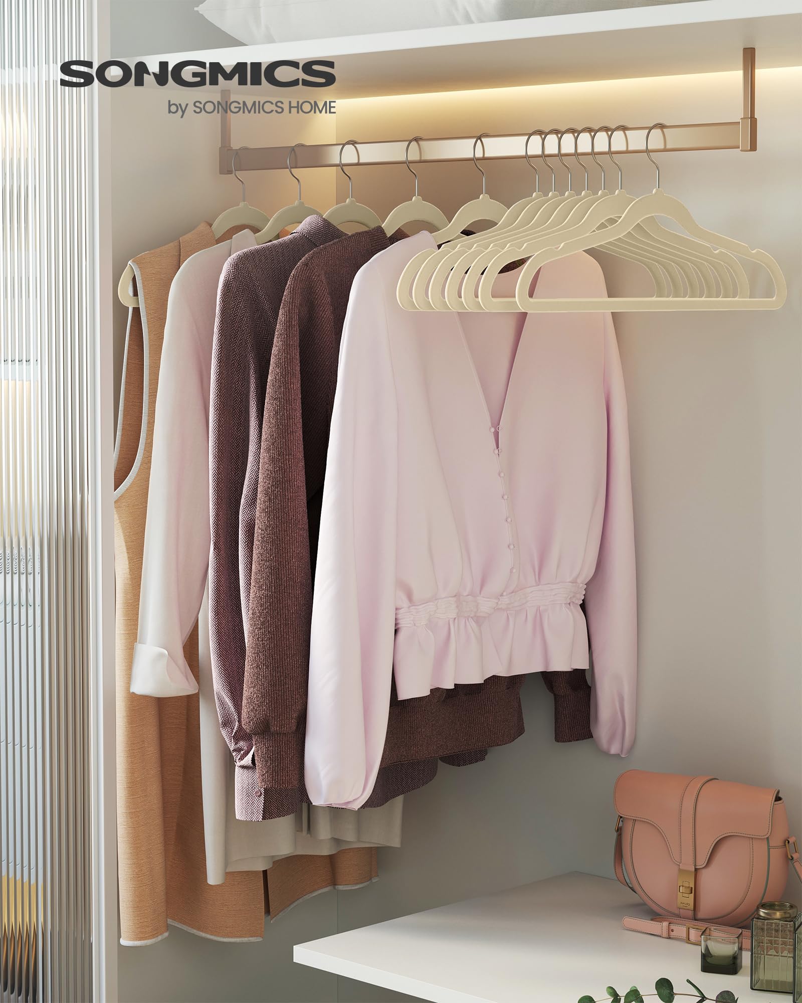 SONGMICS Lot de 60 cintres antidérapants en Velours avec Crochets pivotants de Couleur argentée, Minces et Peu encombrants pour Placard, très résistants, Sable d'été UCRF036LF02S