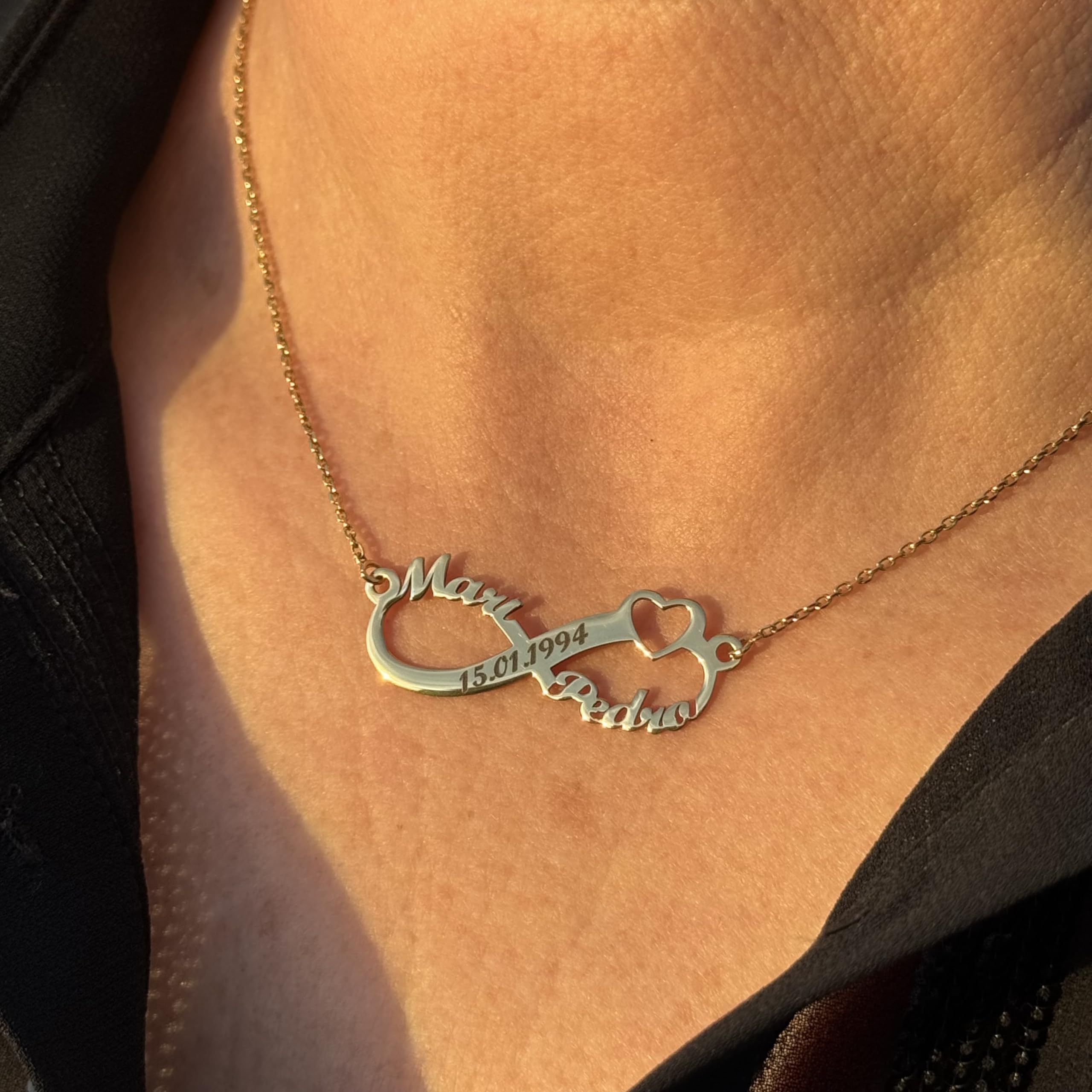 Collar Infinito Personalizado en Plata de Ley 925 con Corazón Fecha y Nombres con cadena Rolo de 40 cm + Alargador. Regalo de San Valentín, Día de los Enamorados. Hecho en España (Plata Bañada Oro)