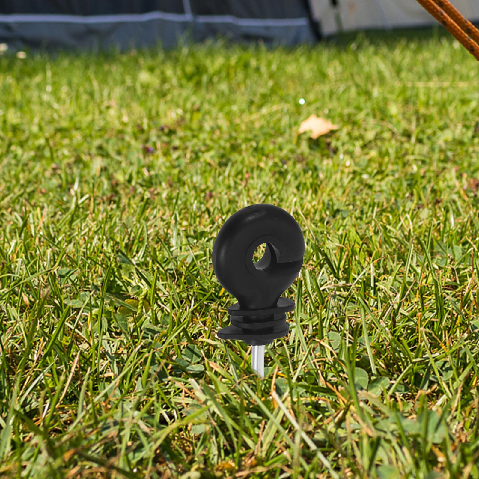 51 aisladores de alambre eléctricos para postes de madera, clips negros impermeables y herramienta incluida, cierres de poste duraderos para vallas de ganado y uso agrícola