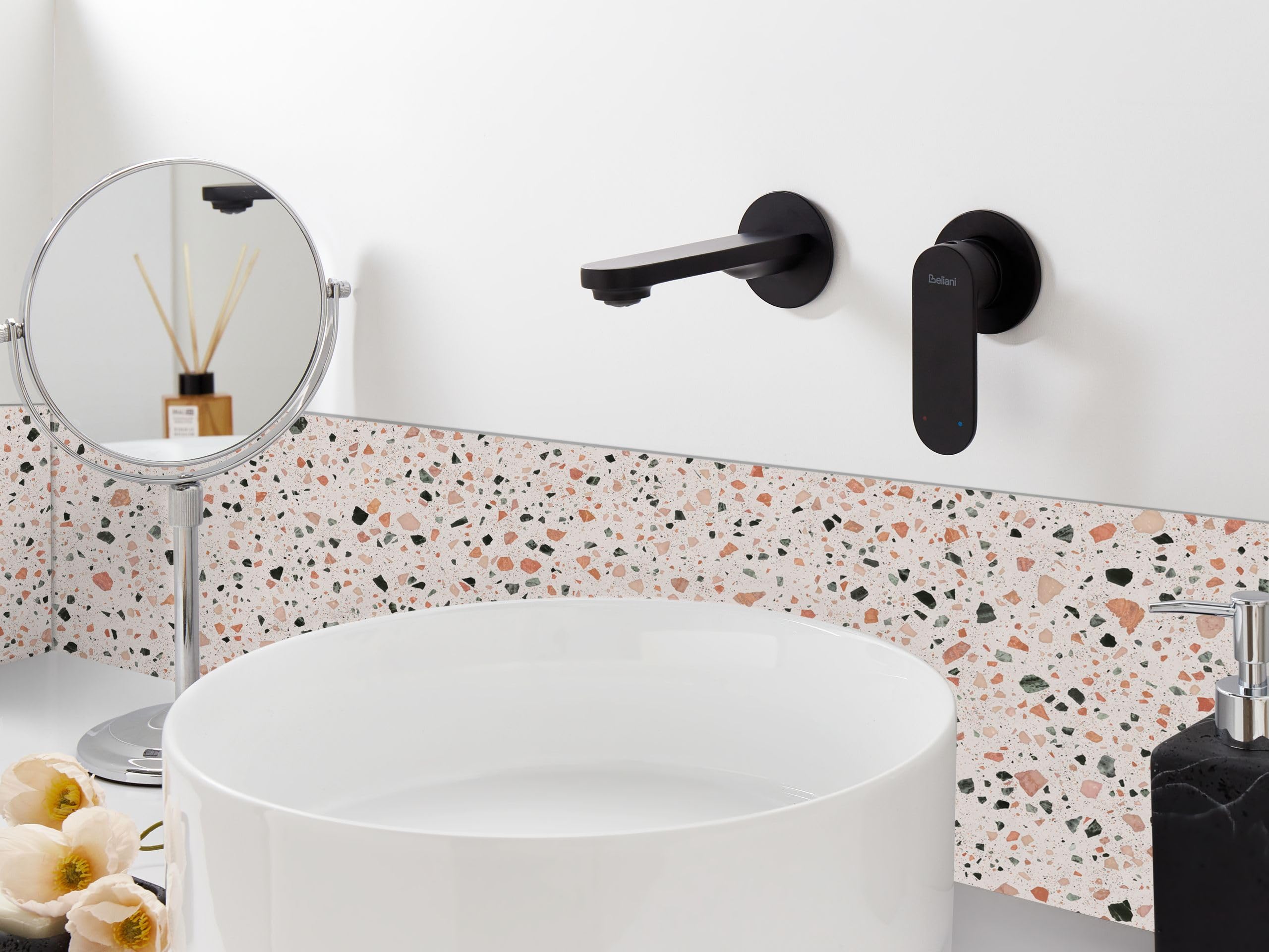 Grifo monomando de latón empotrado para lavabo en pared negro Guatavia