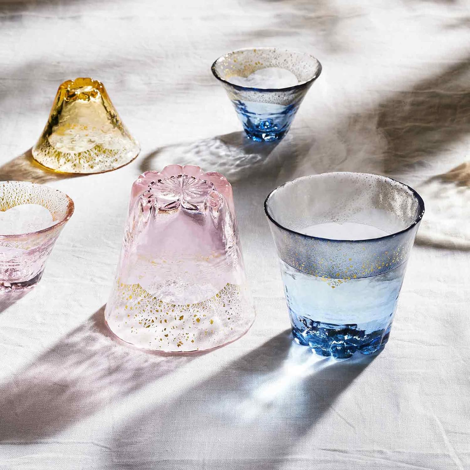 Toyo Sasaki Glass 42160TS-G-LGAB Shochu Glass, Wagarasu Temperature, Fujimi Sakura, Hot Water Shochu Gurasu, Amber Gold Foil, Made in Japan, Yellow, 9.1 fl oz (270 ml)