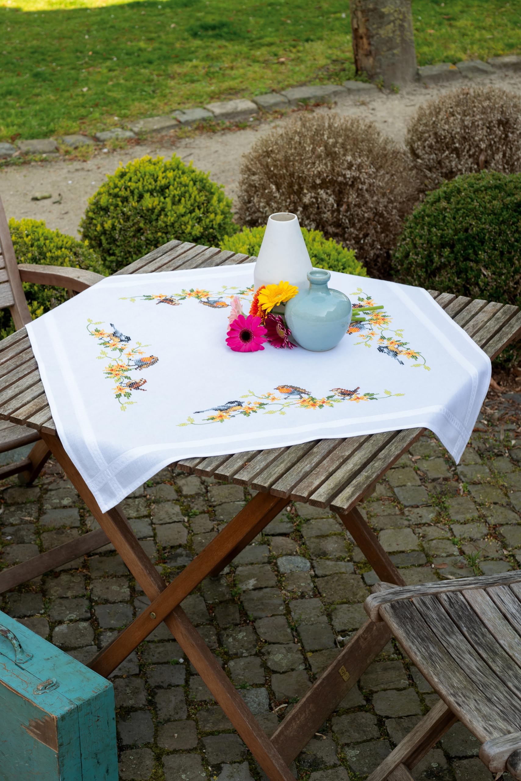 B&Q -  Emb T/clth SongbirdsEmbroidery Kit: Tablecloth: SongbirdsVervaco