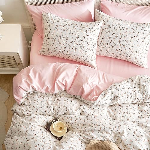 Wake In Cloud - Floral Comforter Set, Coquette Cottagecore Aesthetic Cute Flower Pattern for Women Teen Girls, Soft Lightweight Dorm Bedding, 3 Piece, Pink, Full Size - Full - Pink