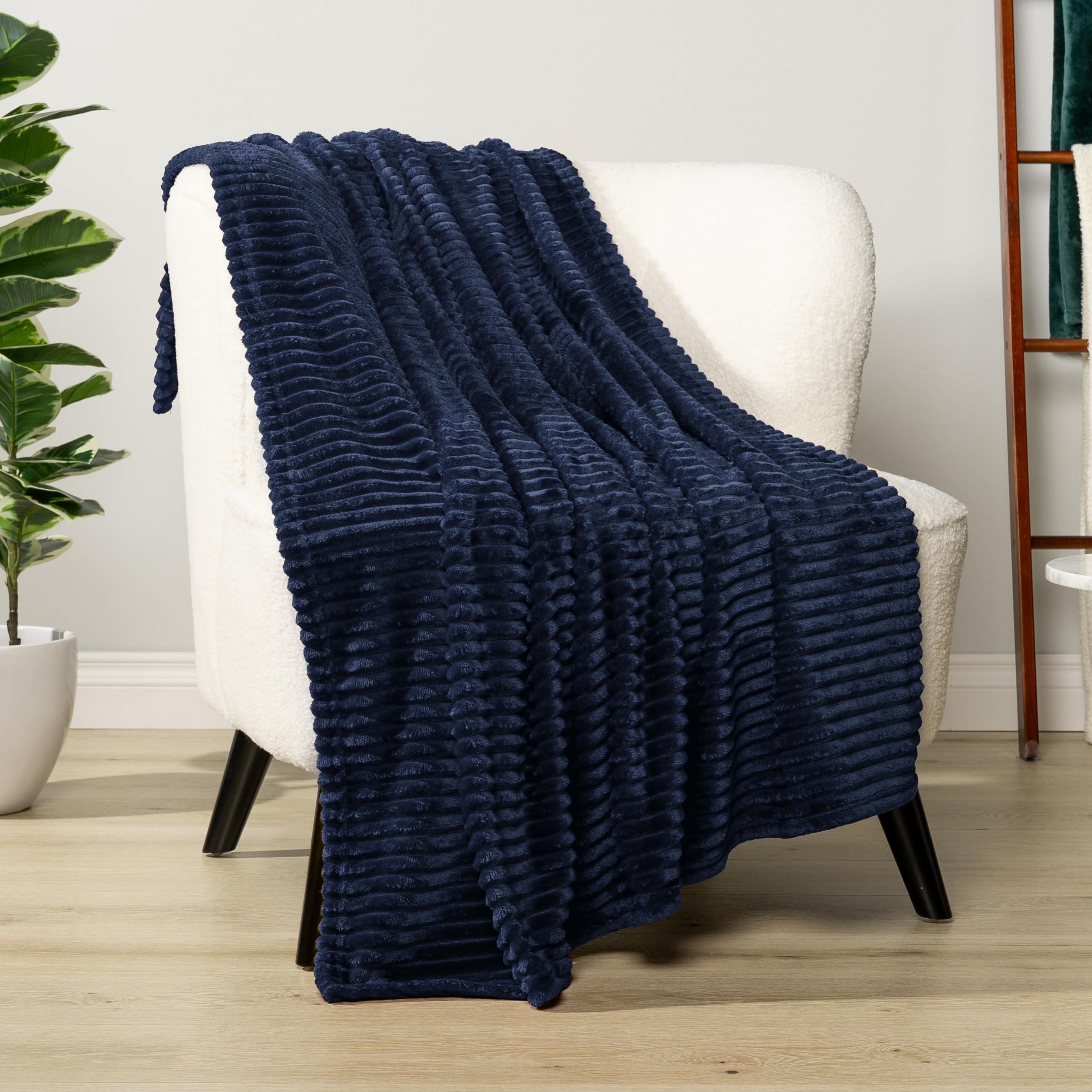 Amazon.com: PAVILIA Soft Fleece King Bed Blanket Navy Blue, Large