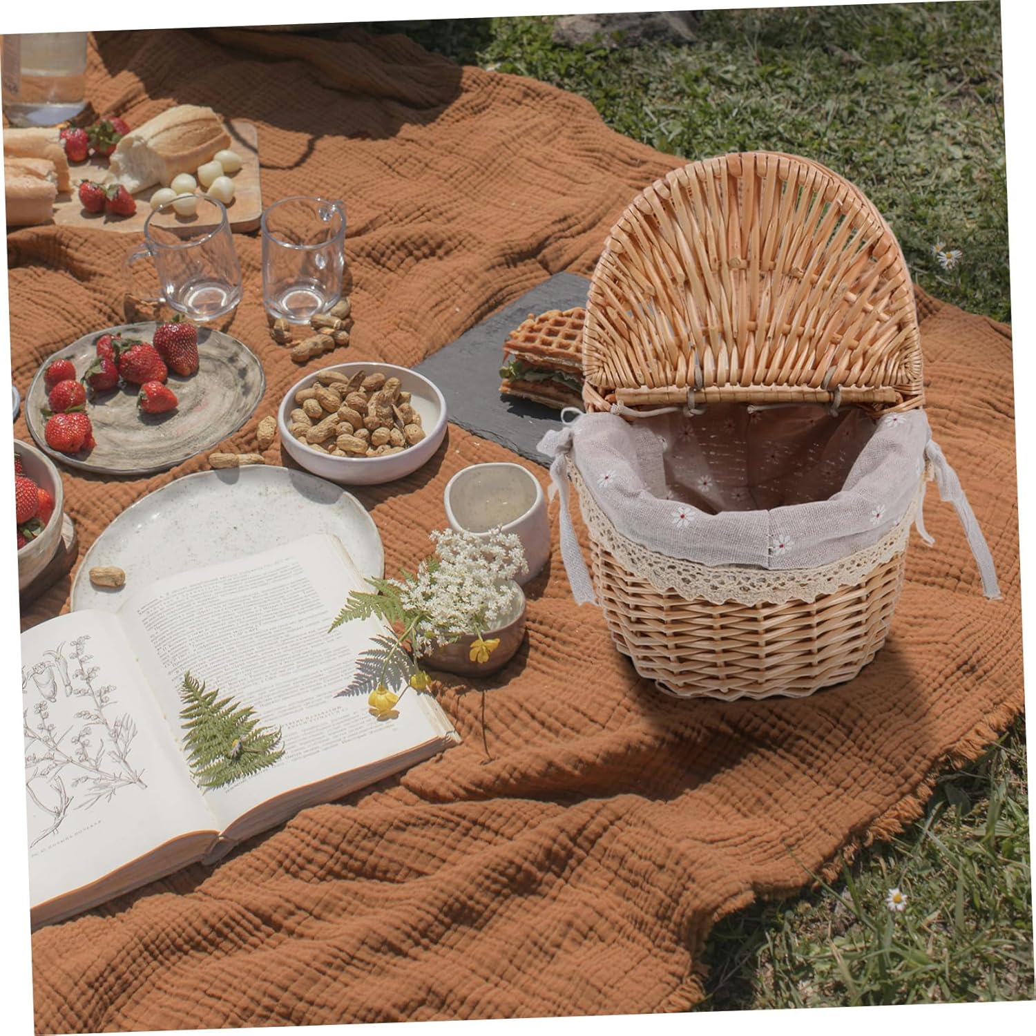 Handmade Woven Picnic Basket with Lid and Padded Cloth Lightweight Natural Wicker Storage Basket for Outdoor Garden Picnics and Home Organization Versatile Scalloped Style