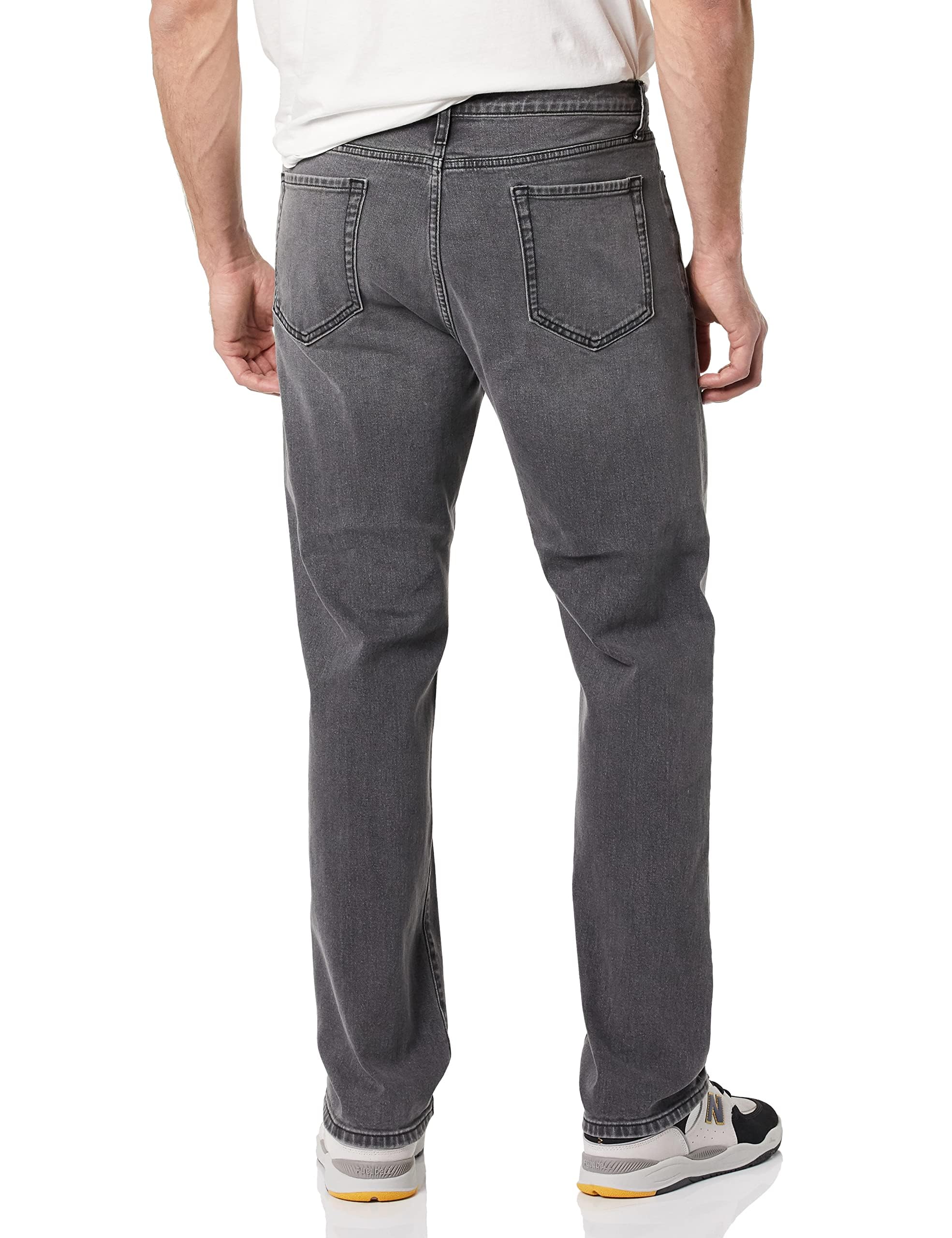 Amazon Essentials Jeans Elasticizzati con Taglio Dritto - colori fuori produzione Uomo