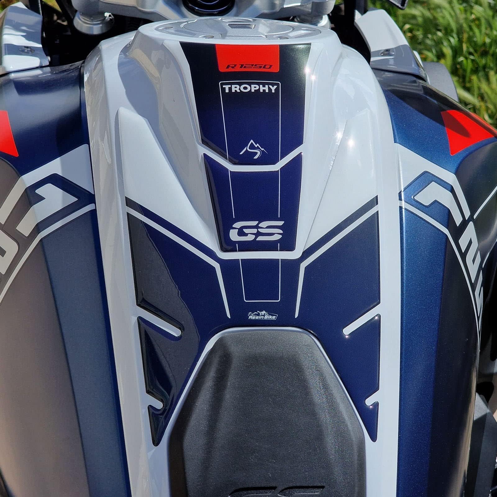 Resin Bike Adesivo Moto Compatibile con BMW R 1250 GS Trophy 2021-2024. Protezione Moto Paraserbatoio da Urti e Graffi. Adesivo 3D Resinato GS 1250 Trophy
