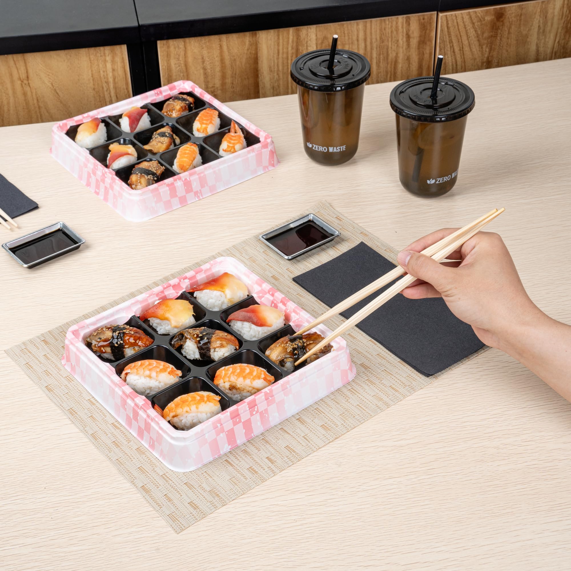 Restaurantware - Bento Tek Lot de 100 boîtes alimentaires jetables à emporter - Couvercles vendus séparément, 9 compartiments, boîtes à déjeuner Bento en plastique rose et noir, congelables, à