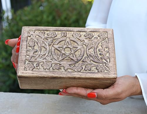 DharmaObjects Caja de almacenamiento de madera tallada a mano para joyería (Triple Moon, grande)