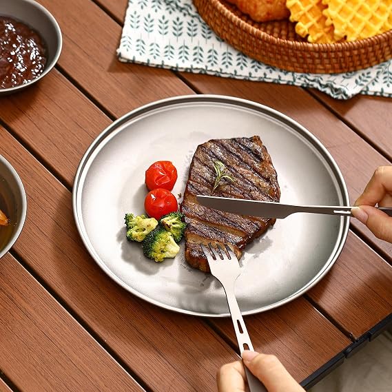 مجموعة ملاعق وسكاكين وشوكة من التيتانيوم وأدوات تخييم وحقيبة حمل وأدوات مائدة