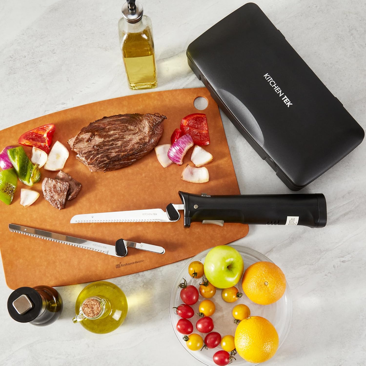 Restaurantware-Kitchen Tek Electric Knife Set, 1 Electric Knife With Motorized Handle - Includes 1 Bread and 1 Carving Tool, 1 Case, Black Plastic Food Cutter With Stainless Steel Blades