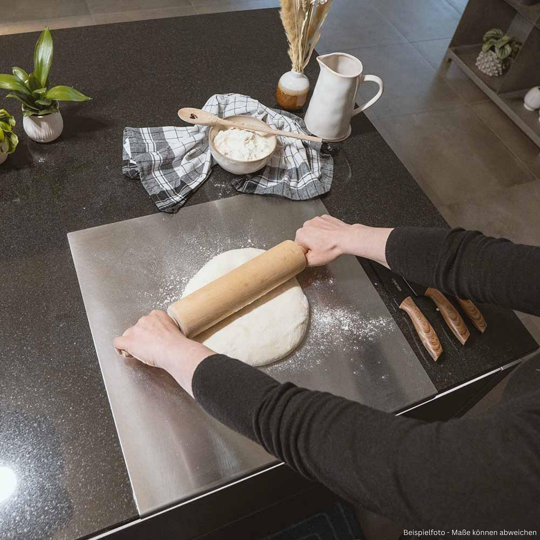 Arbeitsplatte Knetbrett Edelstahl [90x50 cm] - Für Kneten, Schneiden & Backen - Küchenplatte mit Anschlagkante - Auch als Nudelbrett, Backbrett, Teigbrett - Schneidebrett Platte Küche