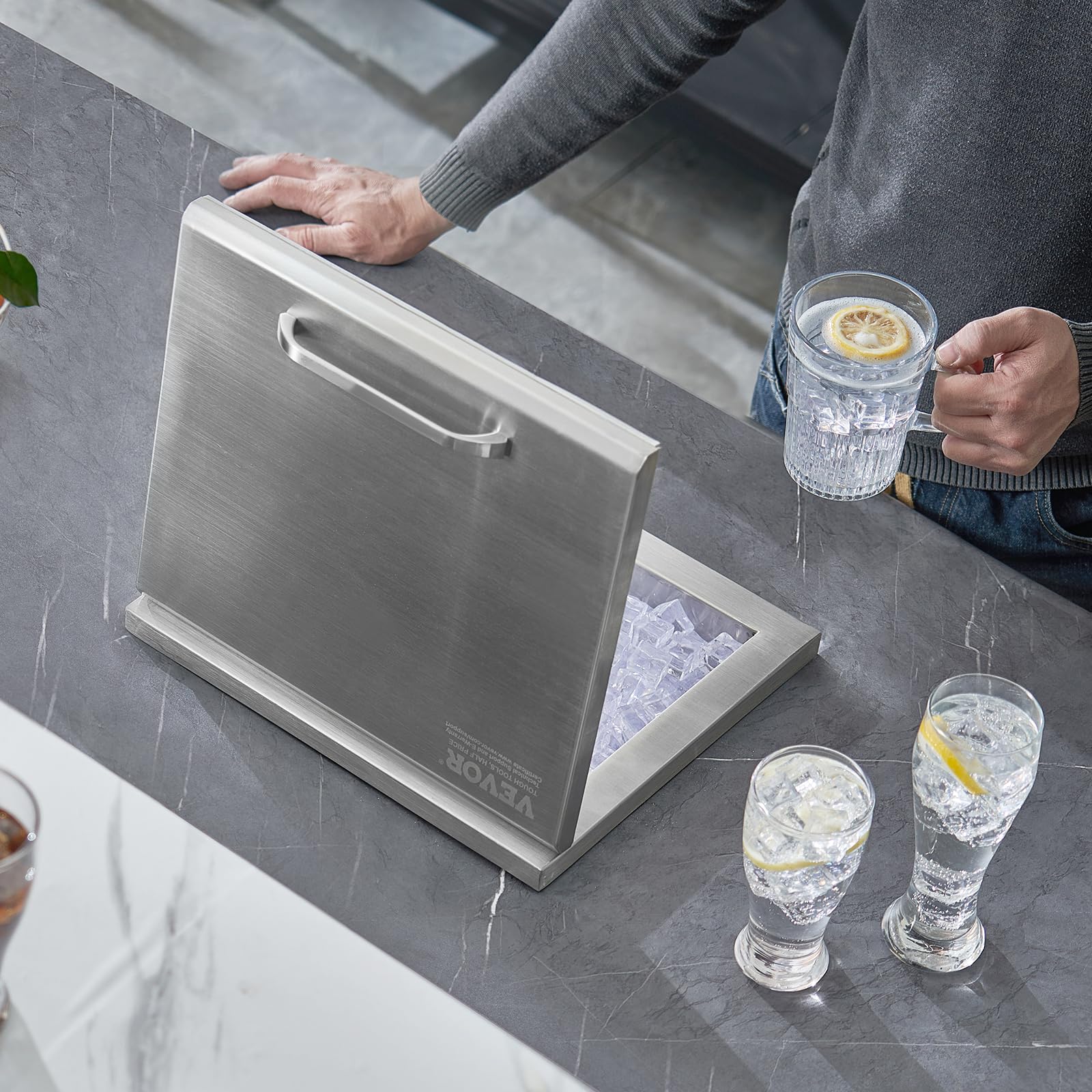 VEVOR Cofre de Hielo, 355 mm de Largo x 305 mm de Ancho x 461 mm de Alto, Enfriador de Hielo de Acero Inoxidable, Contenedor de Hielo Comercial con Cubierta con Bisagras, Aleación de Aluminio de Mango