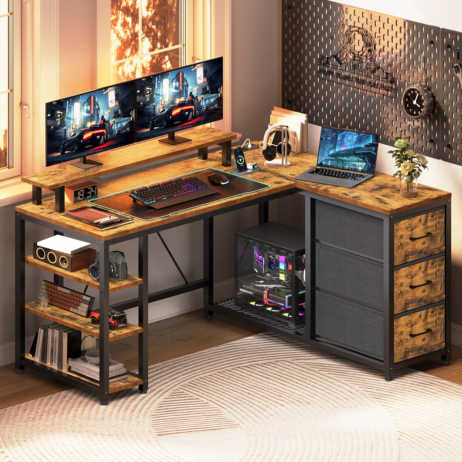 RALGEND L-förmiger Eckschreibtisch mit Steckdosen, Schreibtisch mit 3 Schubladen und Monitorständer, Computertisch mit Regal, 120 cm Gaming-Tisch für Büro, Home Office, Vintagebraun und Schwarz