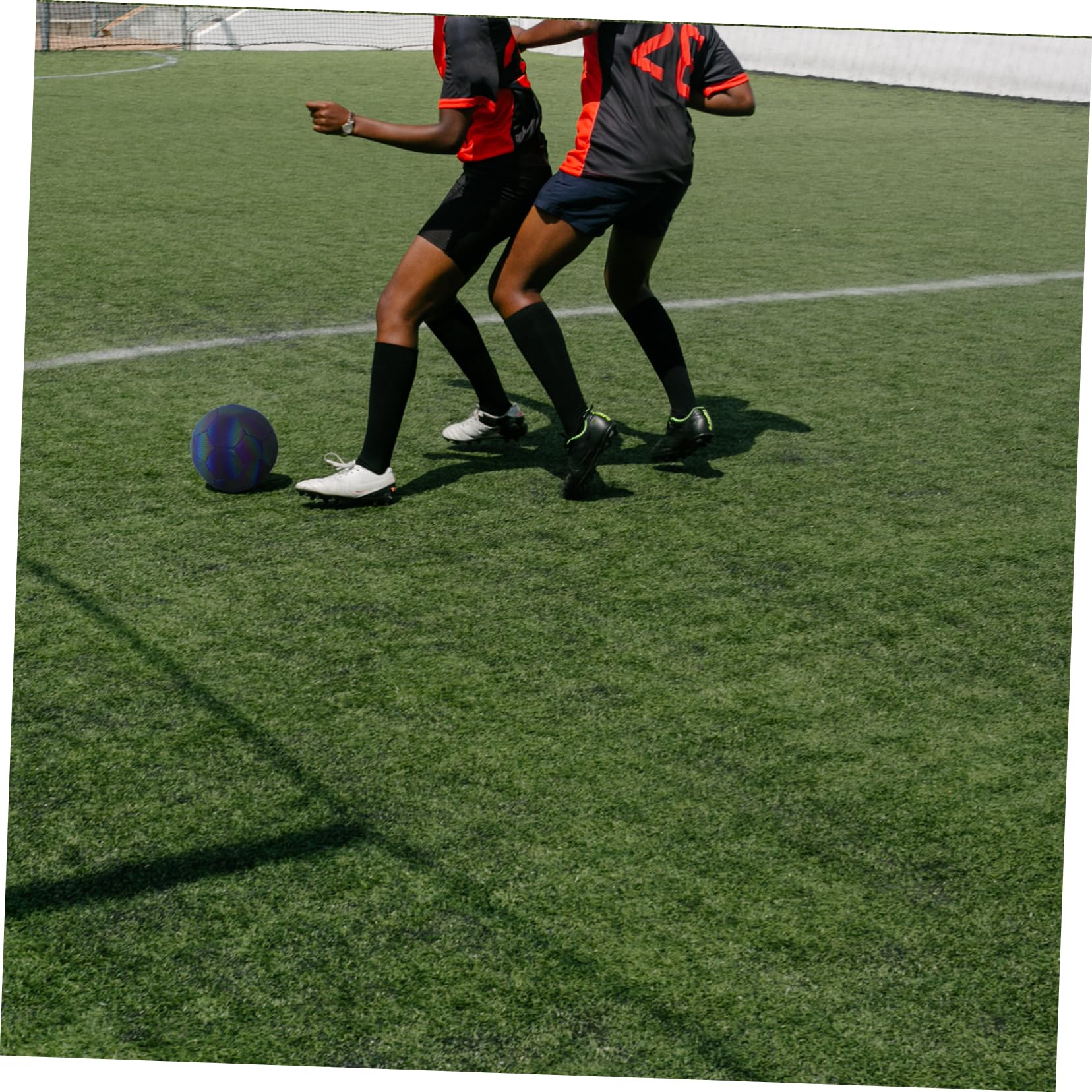 Palla da Calcio Riflettente Olografica per Allenamento, Alta Visibilità | Gomma, Pelle Sintetica e Camera Butilica, Uso in Campo e Ragazze Adolescenti, Back To School Party